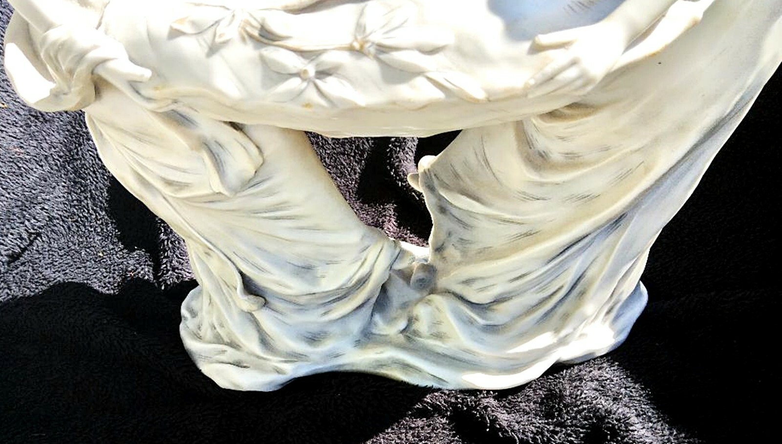 ANTIQUE ROYAL DUX PORCELAIN FIGURES – LG MASTER CENTER BOWL Women w Clam Shell