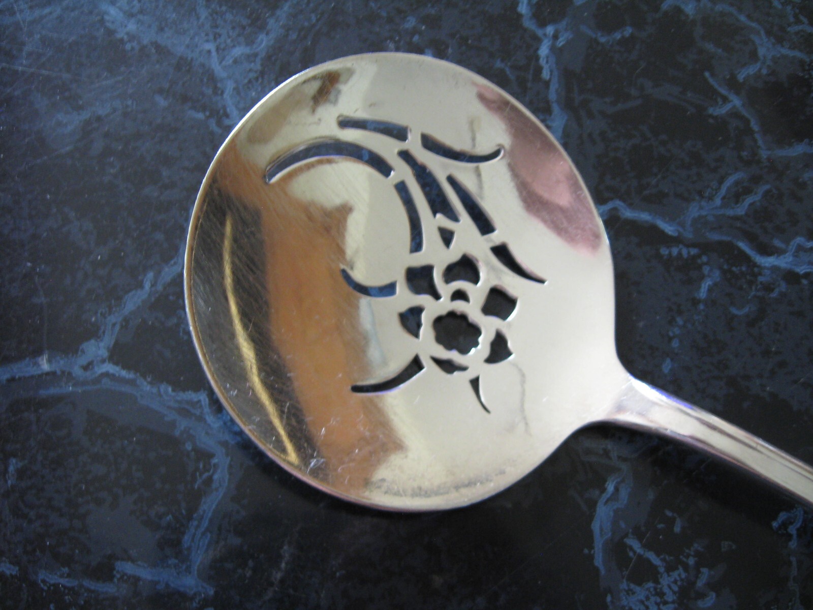 DAFFODIL Tomato Server 1847 Rogers Silverplate 1950 NoMono 7-1/2″