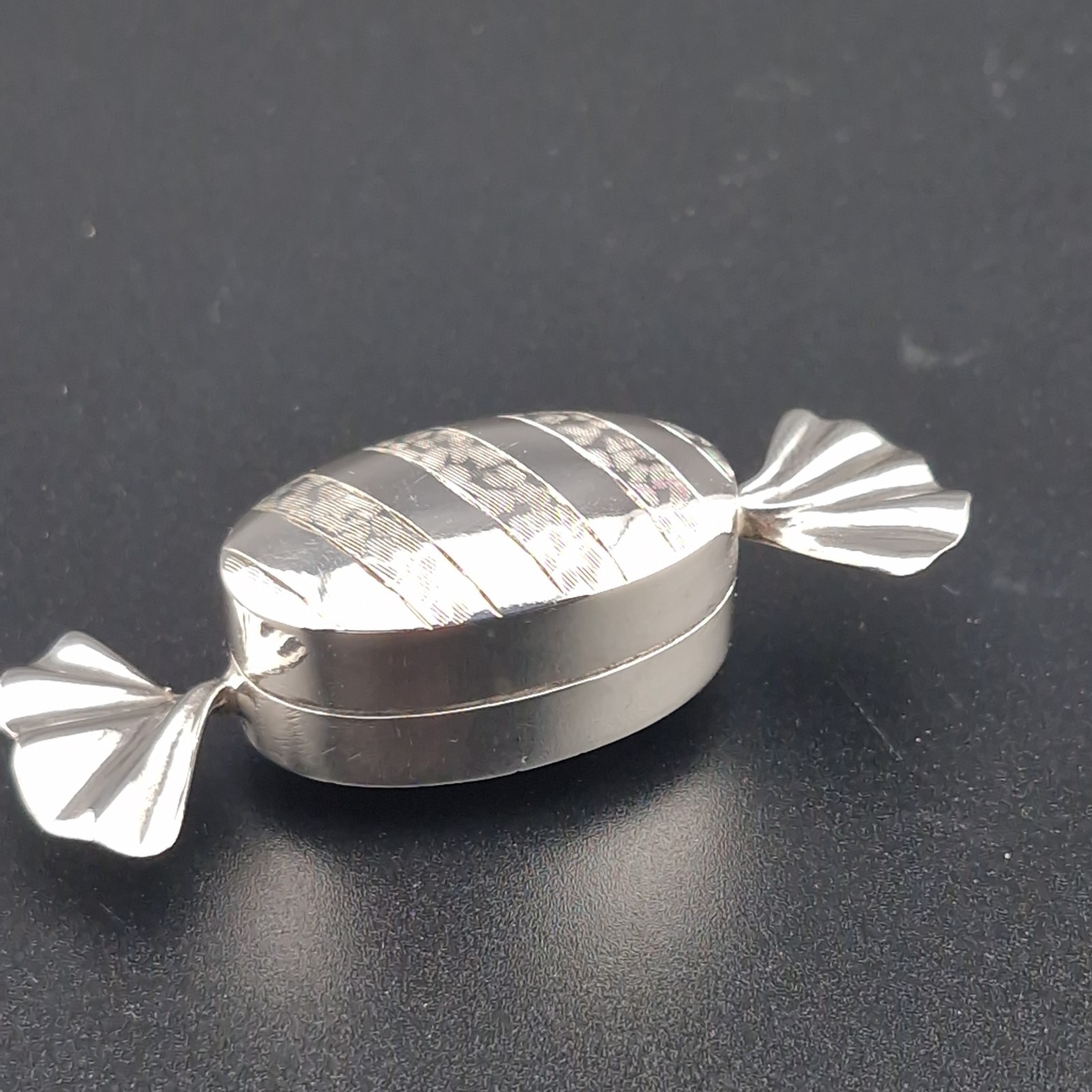 Ari D Norman 925 Silver Pill Box Hallmark Candy Wrapper Design London 1998