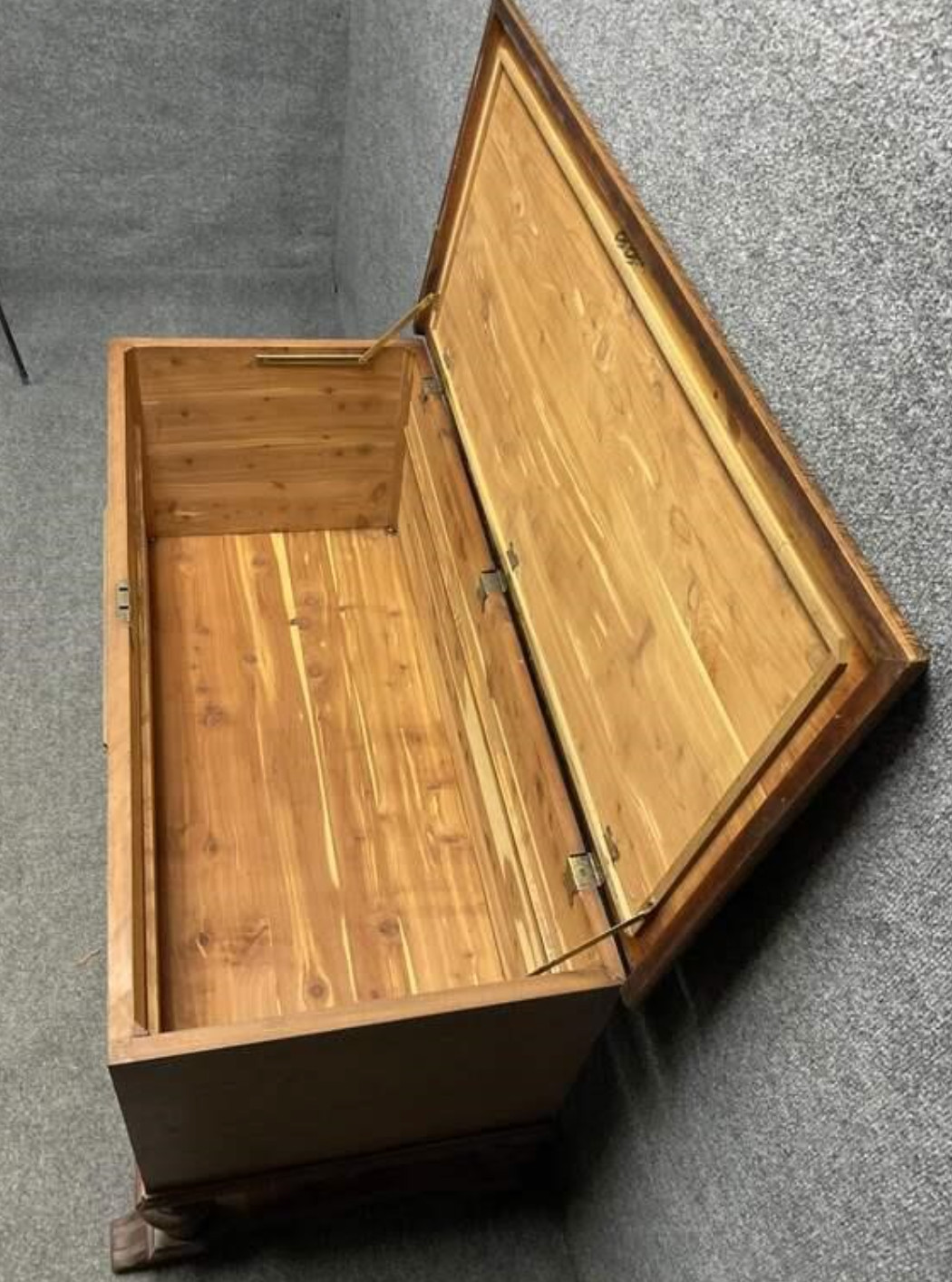 VTG Cedar Lined Hope Chest Blanket Box Carved Wood Storage Trunk Bench