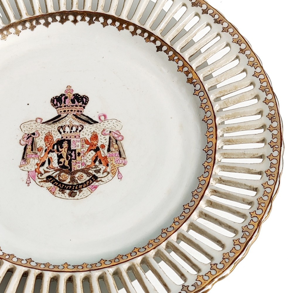 Chinese Export Armorial Plate Reticulated Border and Fleur-de-lis Pattern
