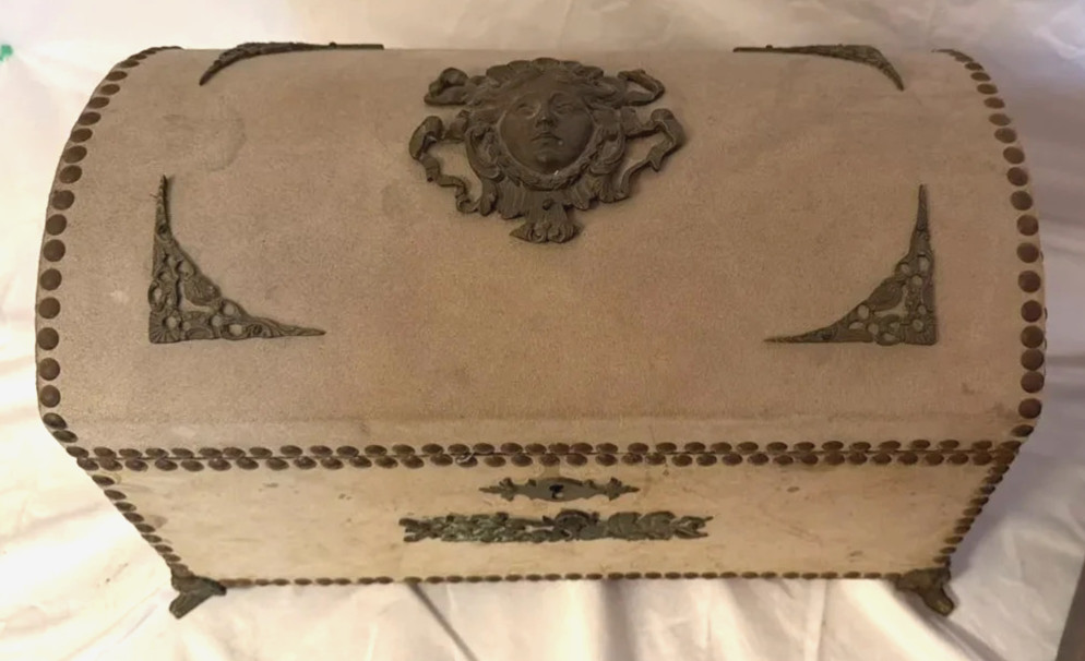 Vintage Suede Covered, Leather, Wood Dome Chest Trunk 16″ No Keys, Rare NICE!