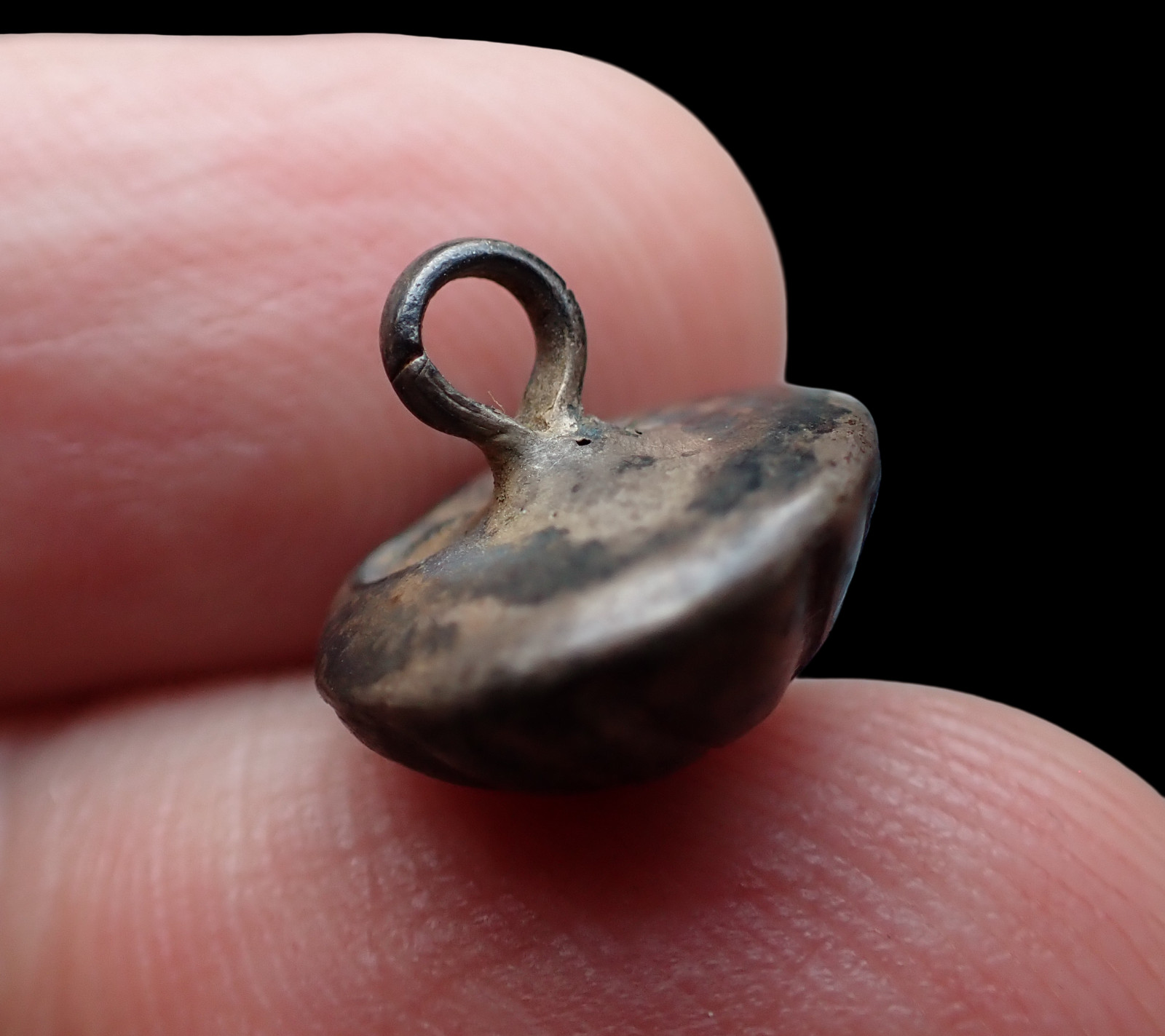 A beautiful and perfect Post Medieval silver button from the 17th. century.