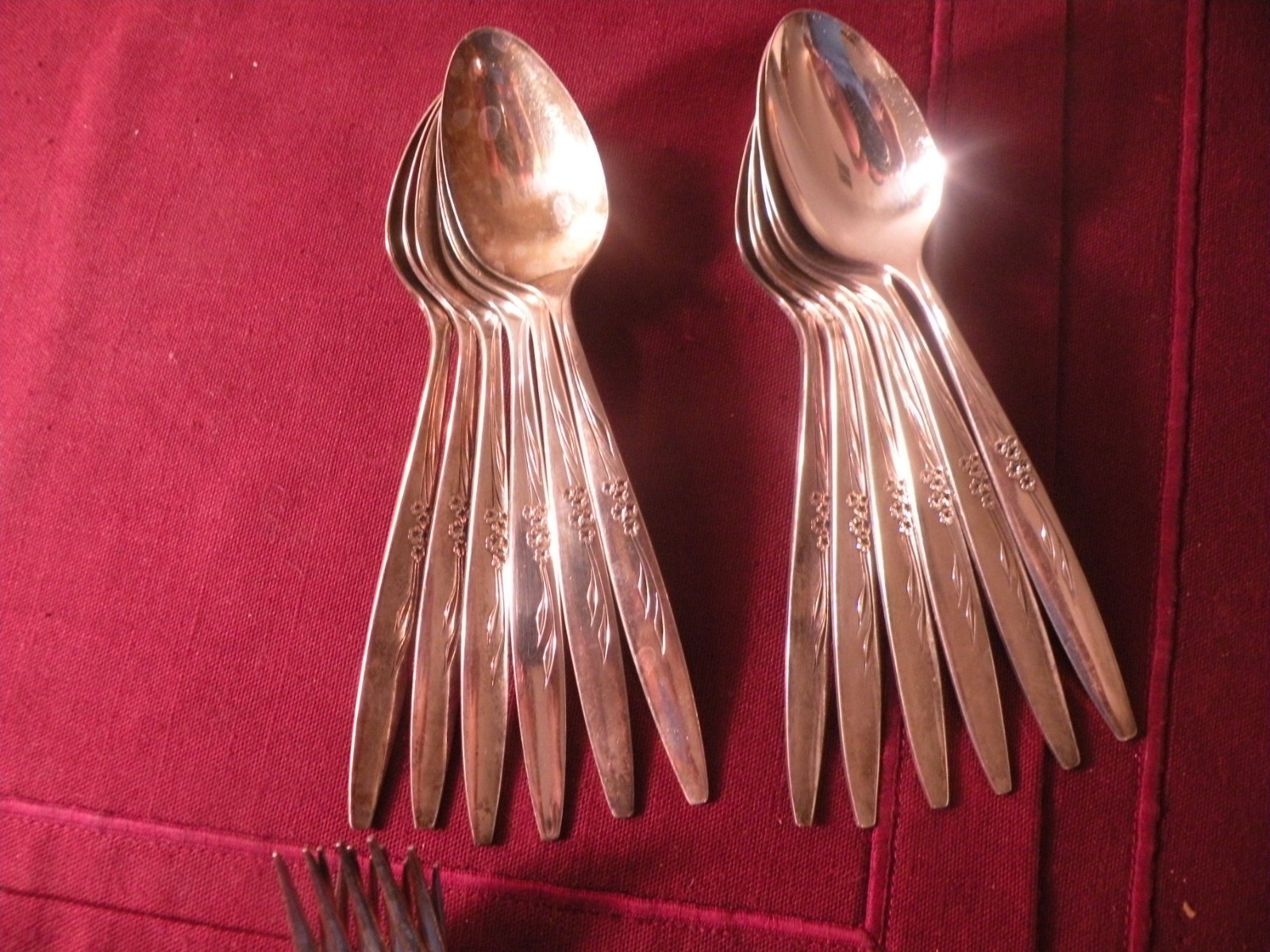 23 Pieces Enchantment Gentle Rose Silverware Oneida Silverplate Community