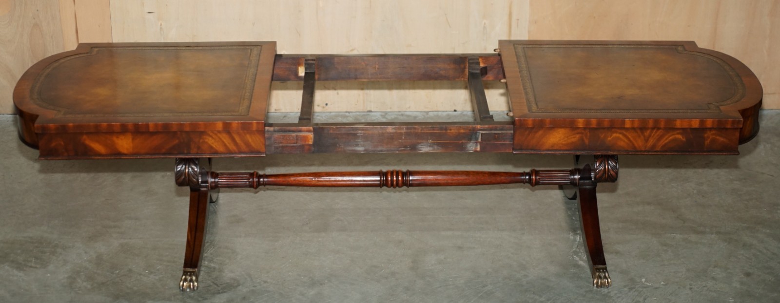 STUNNING FULLY RESTORED HEIRLOOM WEIMAN BROWN LEATHER EXTENDING COFFEE TABLE