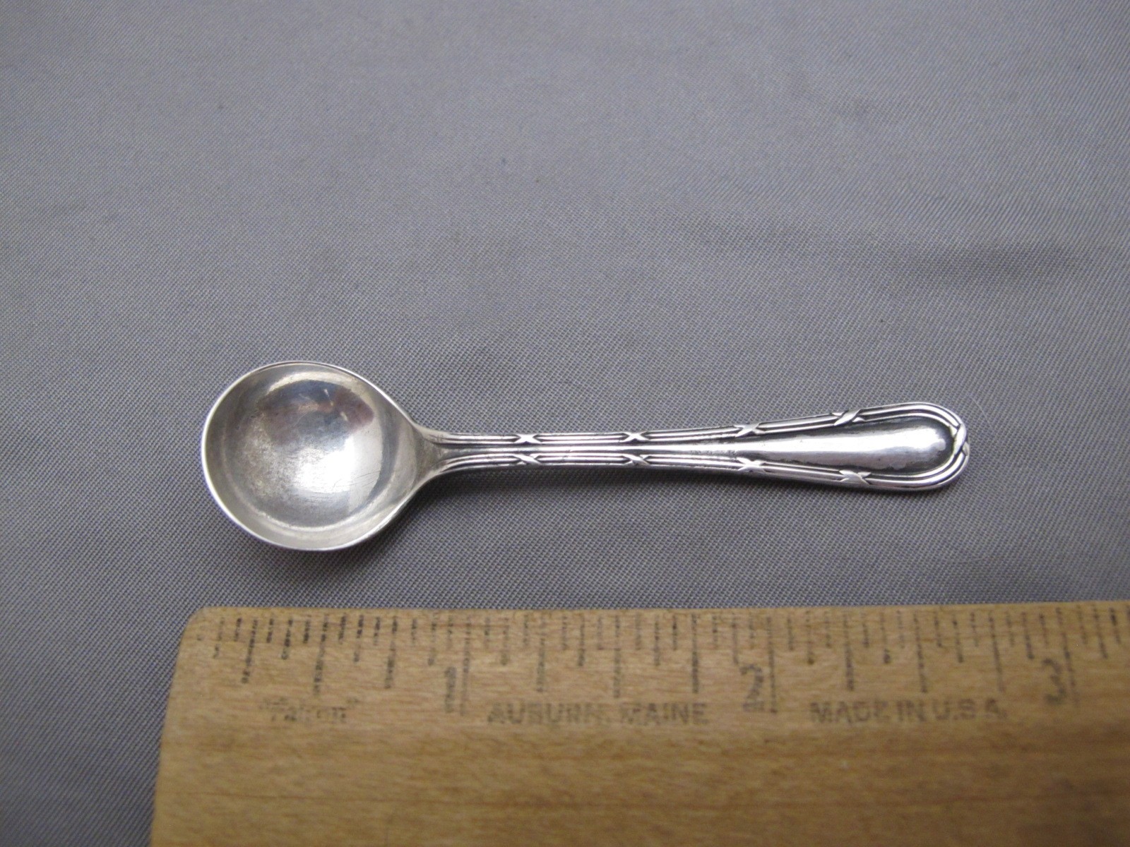 Good ENGLISH Sterling FASCINE Pattern INDIVIDUAL SALT SPOON-Wilkinson, 1918-19