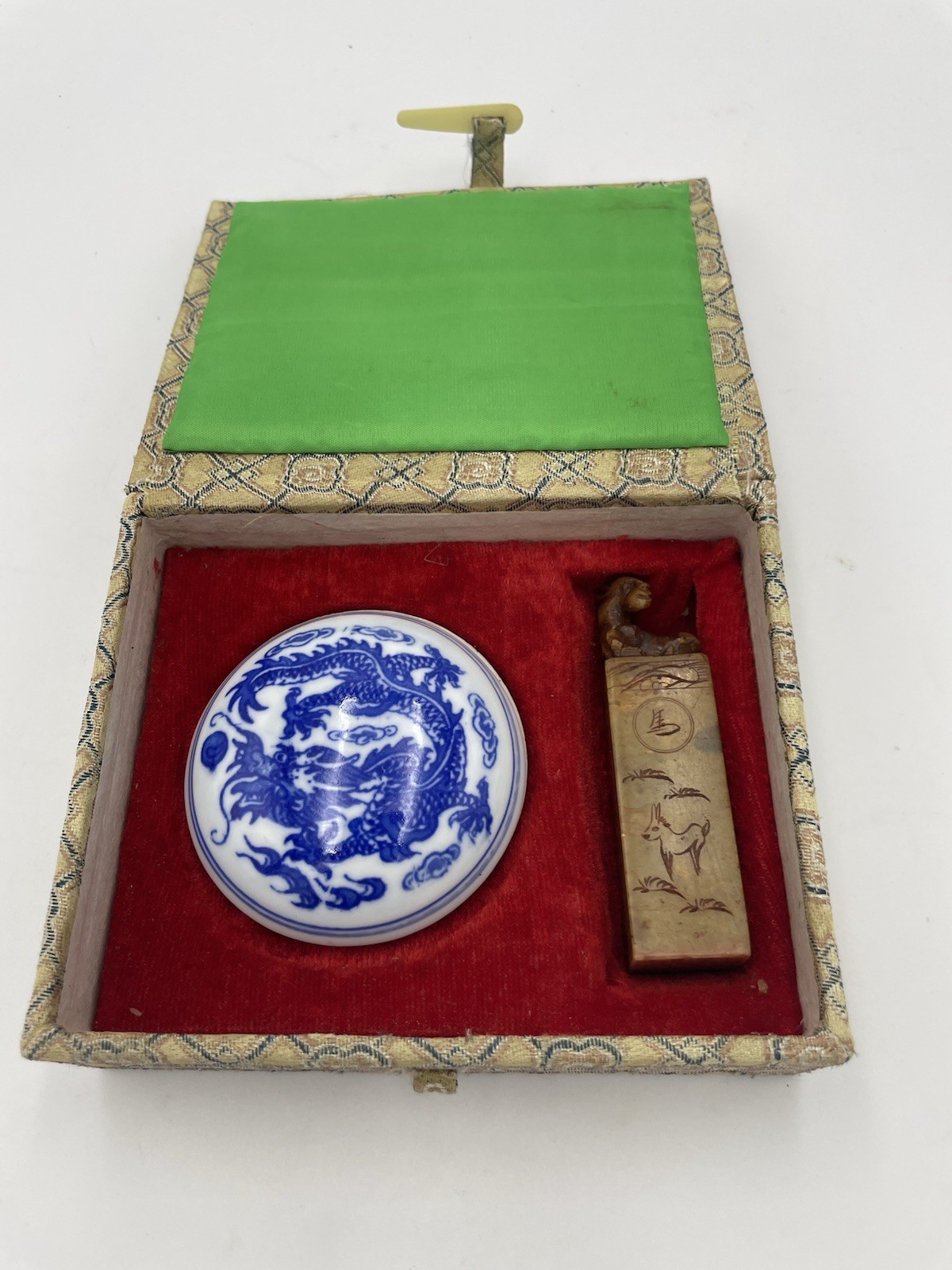 Vtg Carved Soapstone Seal & Red Ink in Dragon Blue & White Porcelain Box Pot