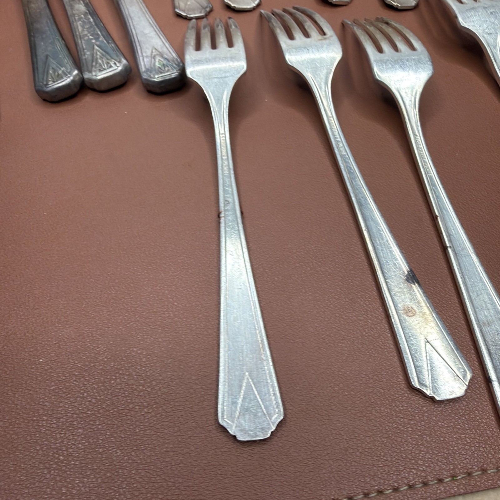 Vintage 25 Pc Deauville Oneida Community silver-plate Art Deco 1929 Flatware Set