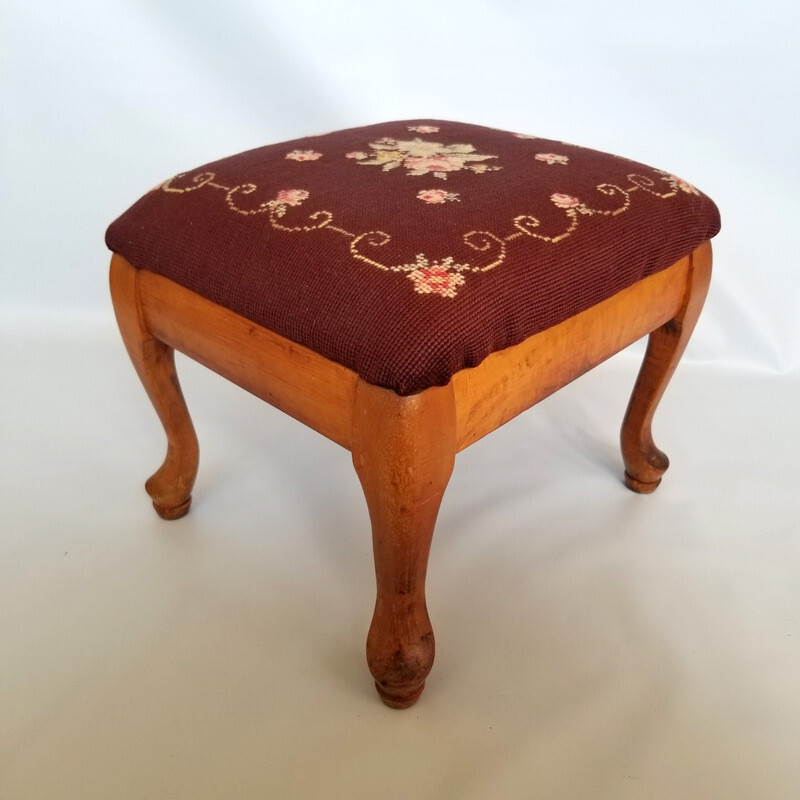 Vintage Queen Anne Style Wooden Leg FOOTSTOOL Needlepoint Stool Tapestry Roses