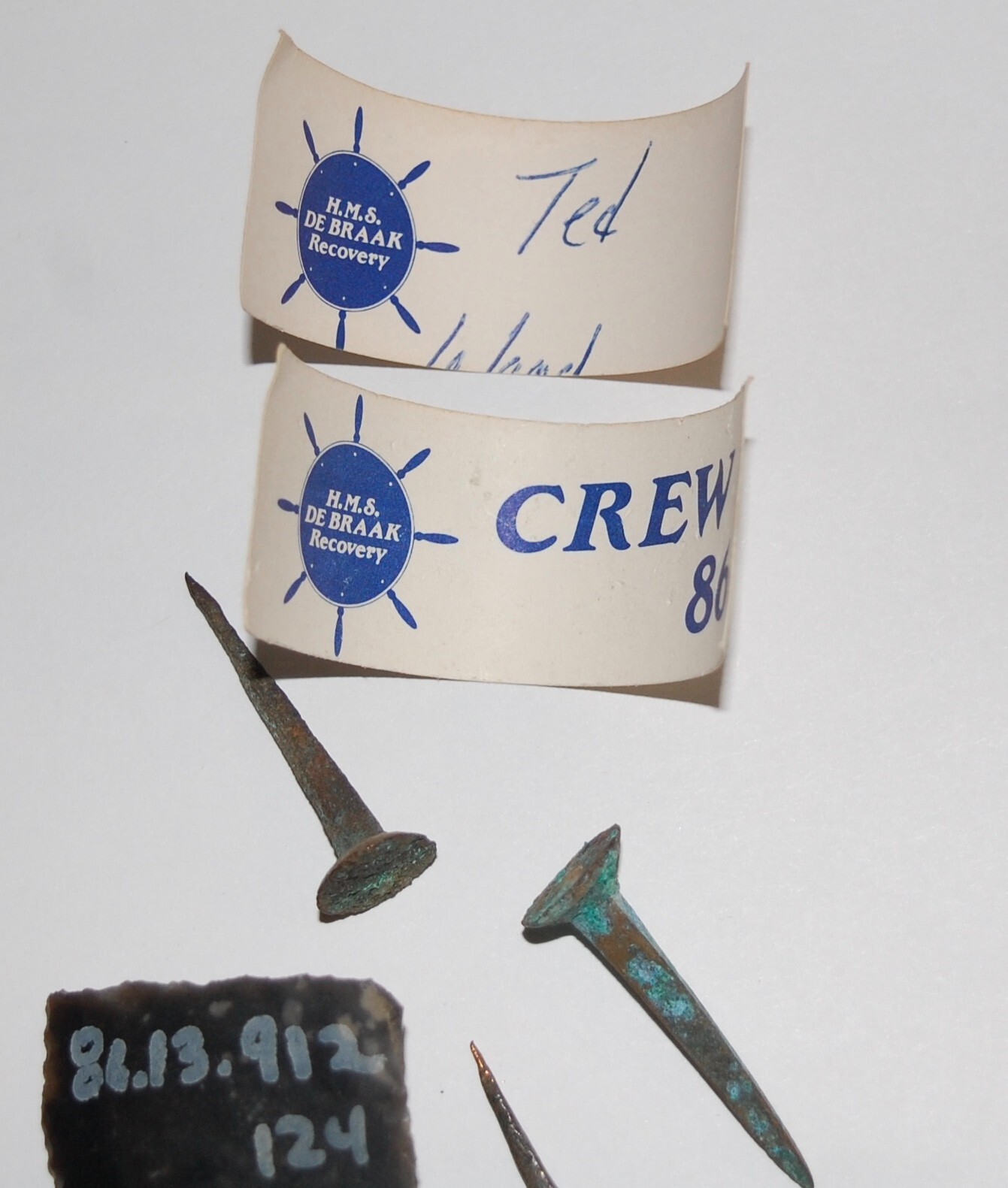 FOUR ARTIFACTS FROM BRITISH WARSHIP HMS DE BRAACK SHIPWRECK W/CARD & CATALOGUE #