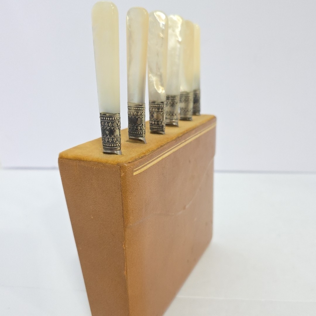 6 Genuine Mother of Pearl Handled Butter Knives Sterling Silver Band 5-7/8” Long