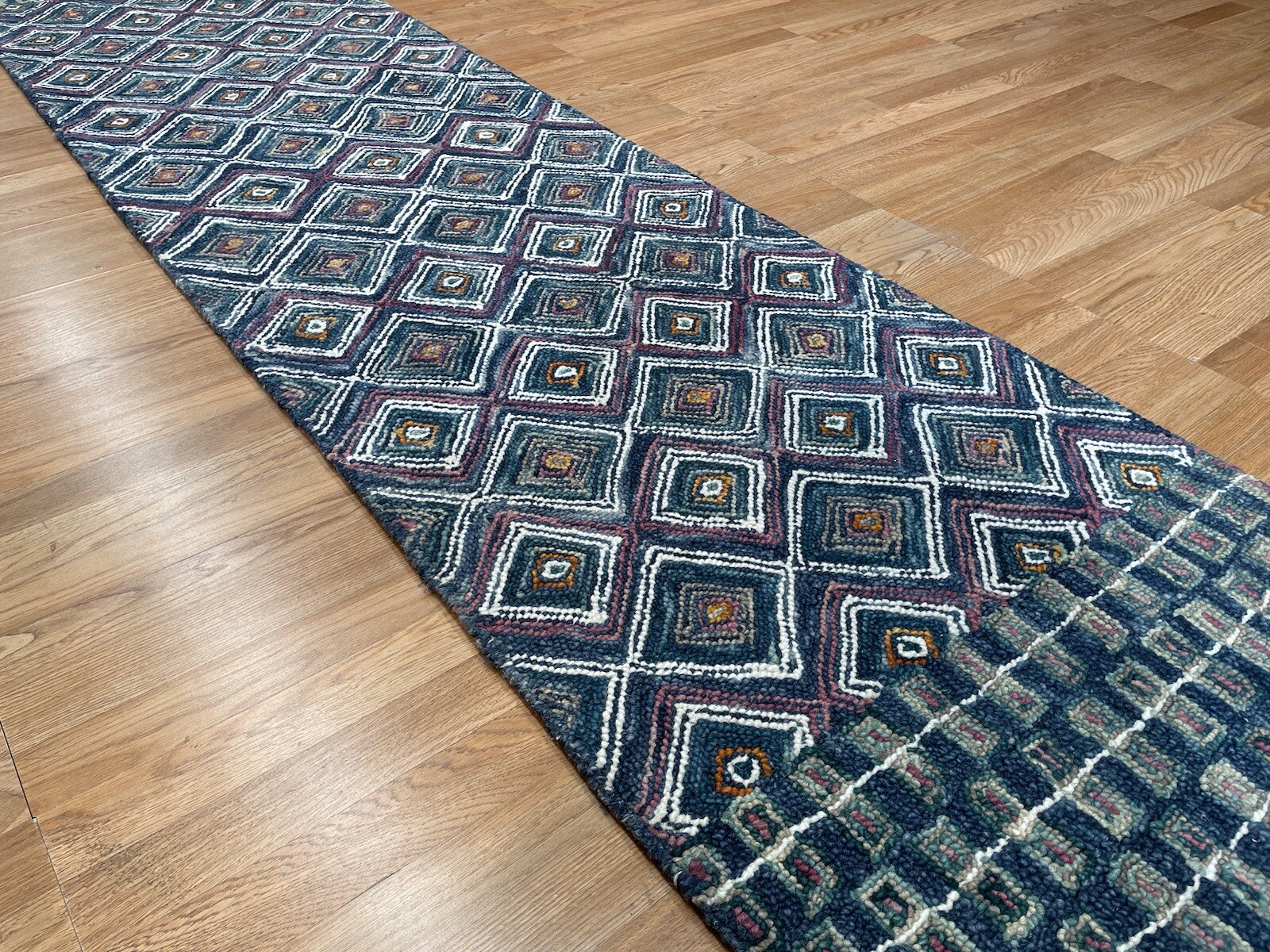 Marvelous Modern – Contemporary Design Runner – 2.6 x 9.9 ft.