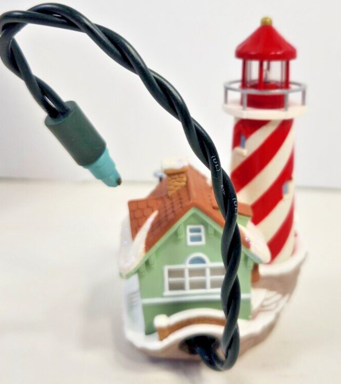 HALLMARK KEEPSAKE LIGHTHOUSE GREETINGS MAGIC #7 2003 QX7409