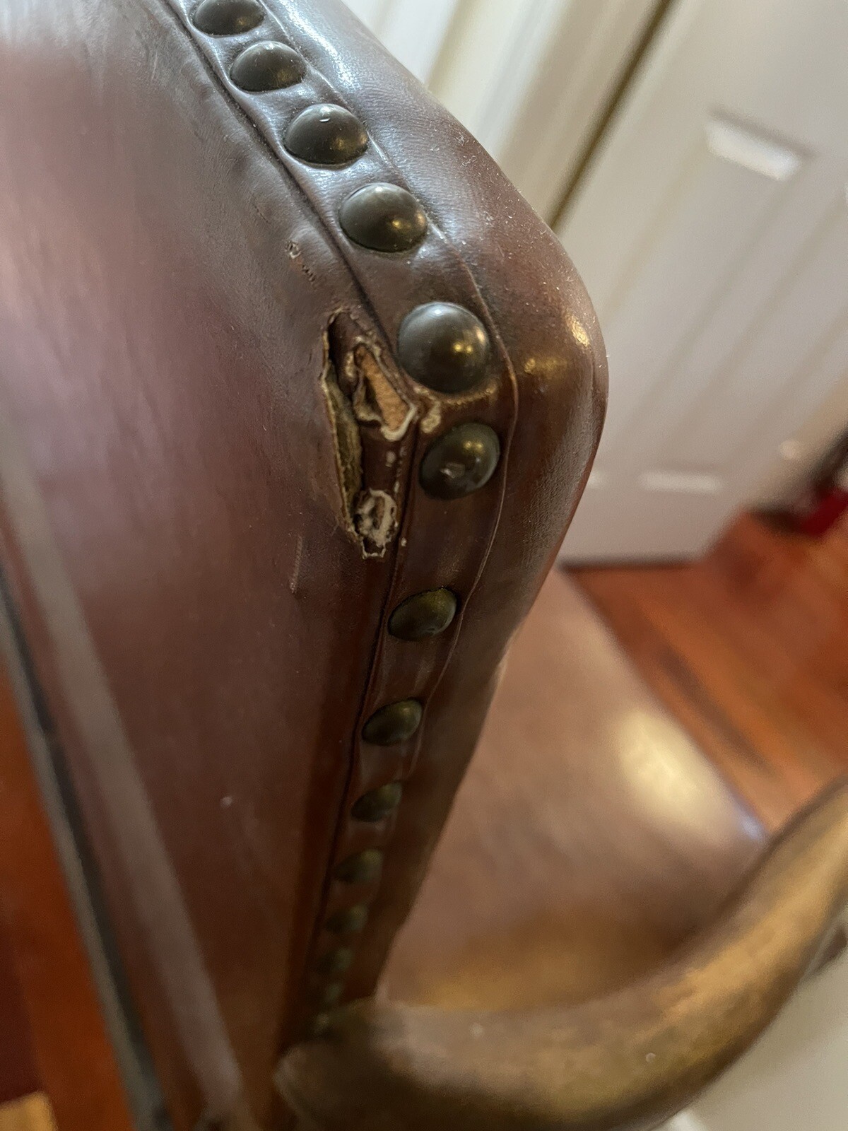 Antique Studded Leather Wood Bench 34″H x 20.5″ W x 47″ L (Bottom L) 43″ (Top)