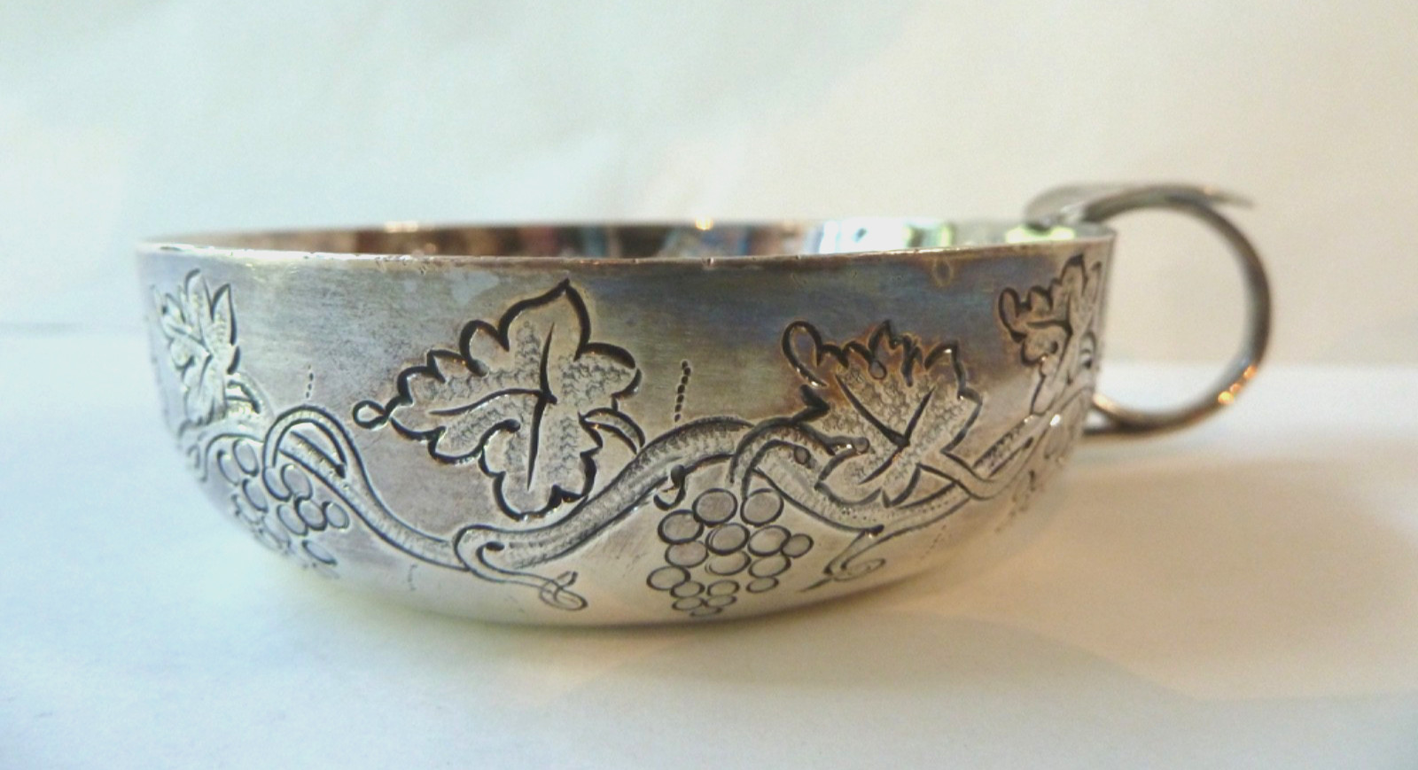 FRENCH 950 SILVER WINE TASTER TASTEVIN GRAPE MOTIF 1838-1972 MARK