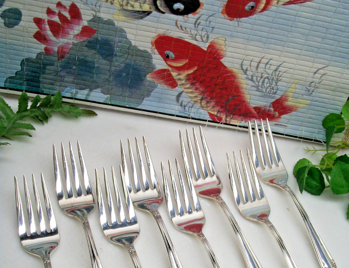 8 International Rogers DAYBREAK Elegant Lady Silverplate Dessert Forks 1952