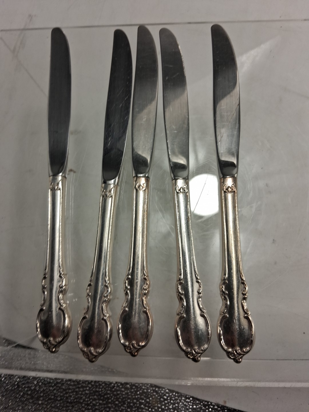 5 Vtg REFLECTION 1847 RogersBros Silverplate Dinner Knifes Look