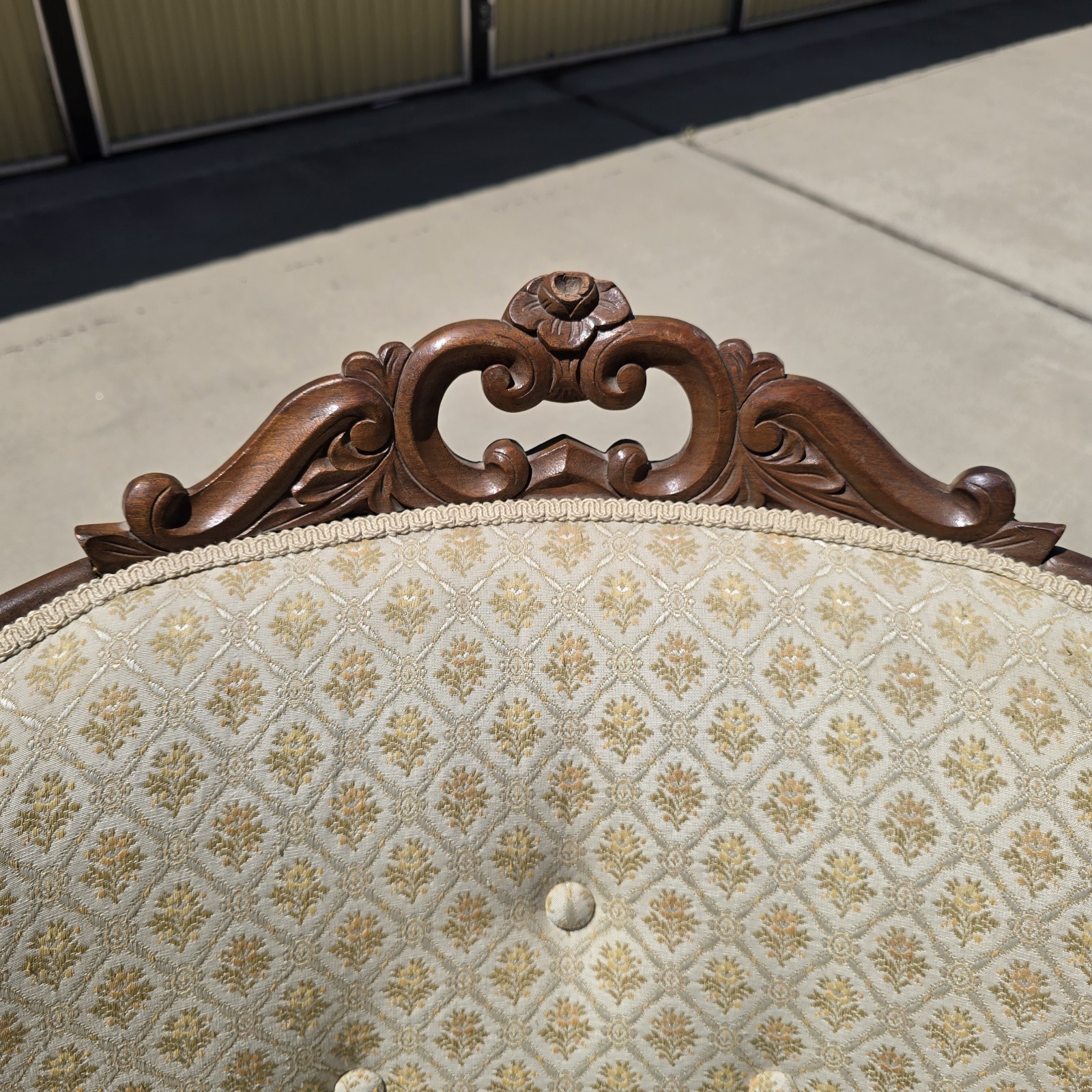Antique Victorian Balloon Back Parlor Carved Walnut Armchair 1850-1900s
