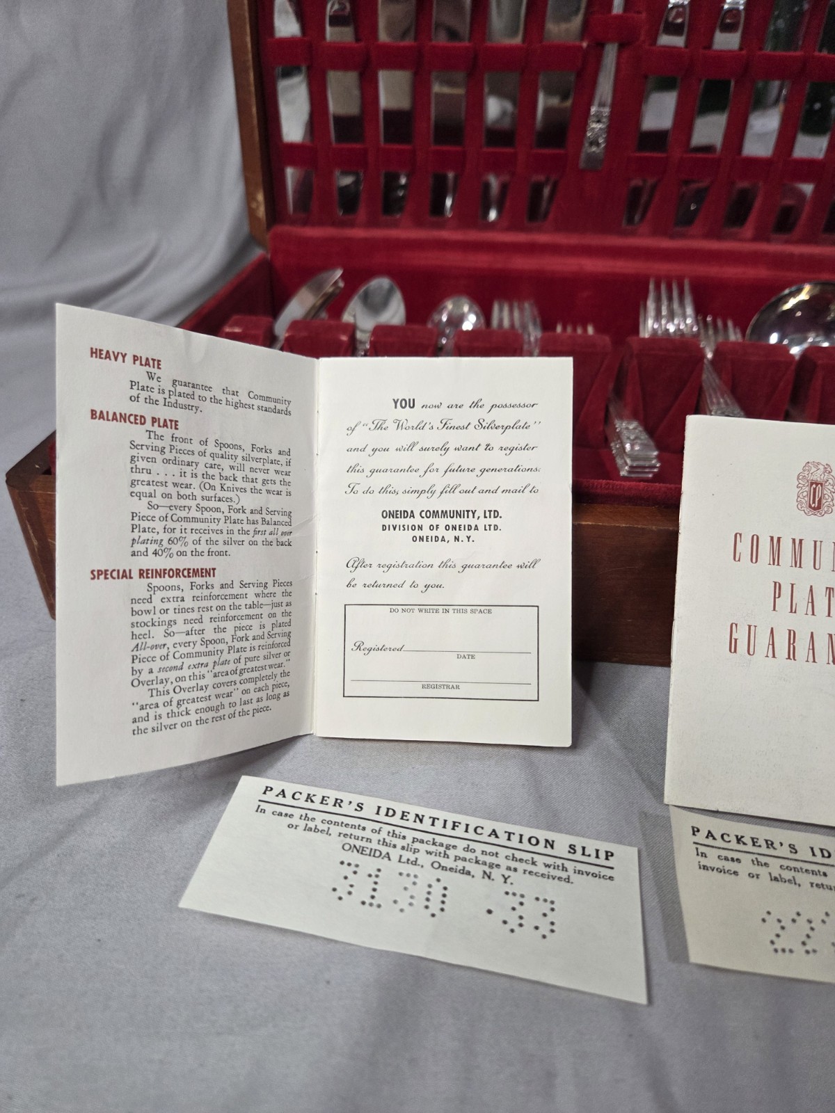 1936 Community CORONATION (Oneida) Silver Plate 66pc. Flatware Set With Chest