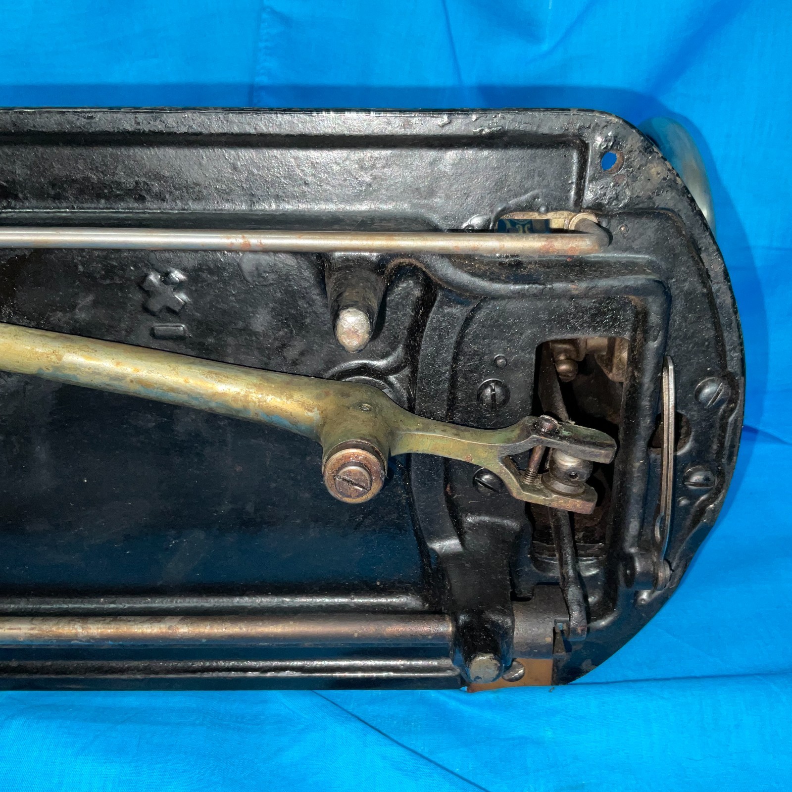 Corona Vibrating Shuttle Sewing Machine – AG Mason – Antique – Tested & Sewing