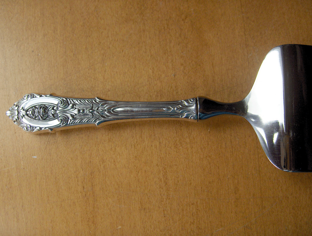 Wallace Rose Point sterling silver handled lasagne server~never used~Pristine