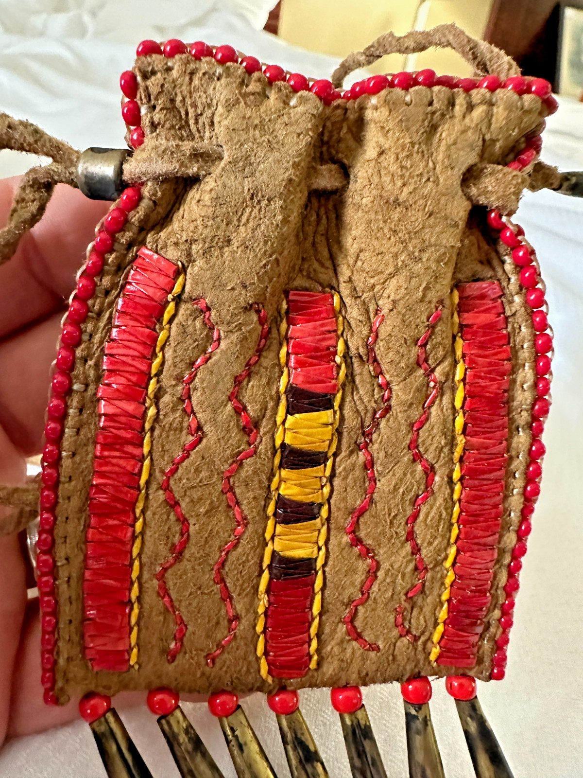 BEAUTIFUL NATIVE AMERICAN BEADED LEATHER TOBACCO BAG, MEDICINE / INDIAN POUCH,