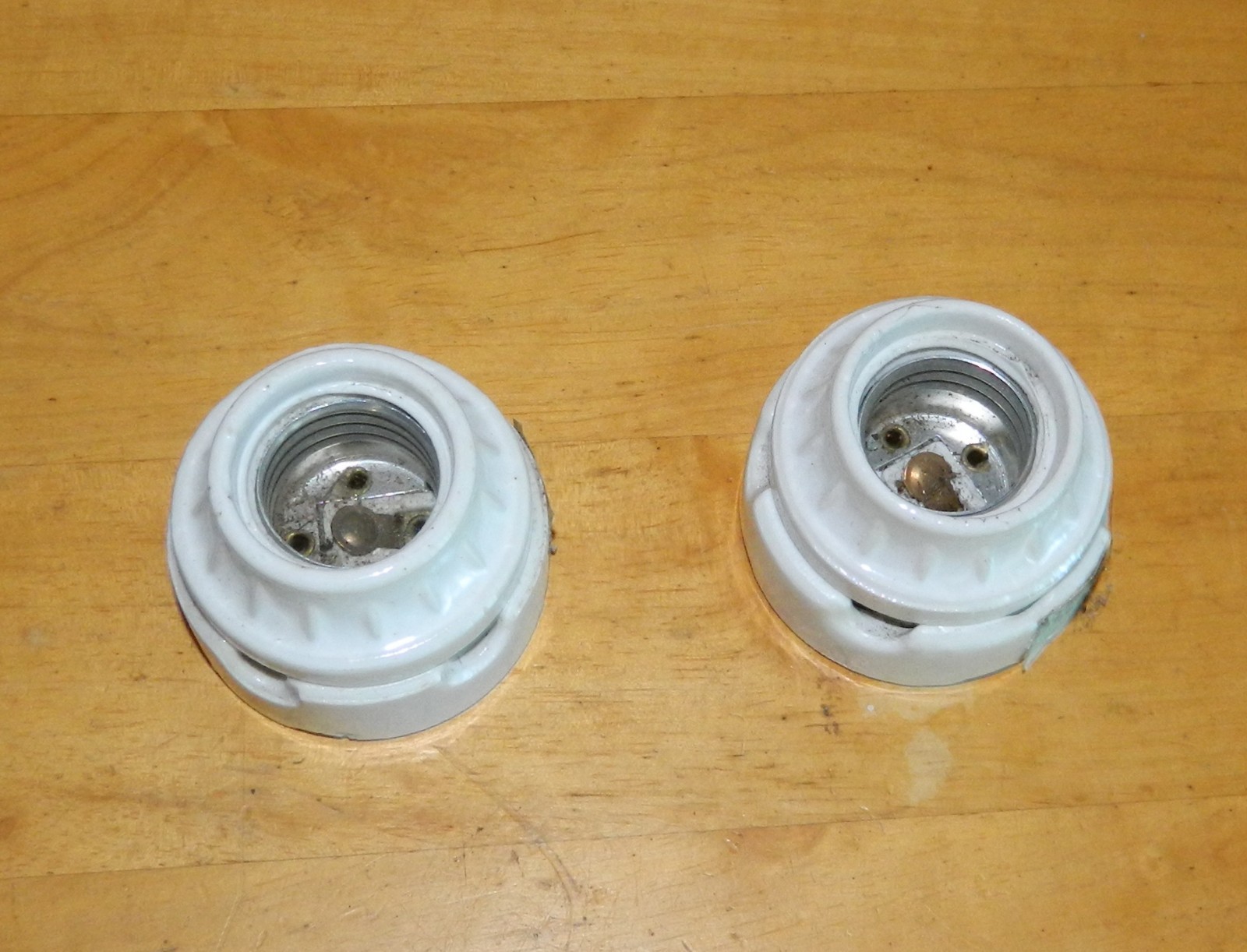 2 VINTAGE CERAMIC PORCELAIN CEILING MOUNT LIGHT BULB FIXTURE