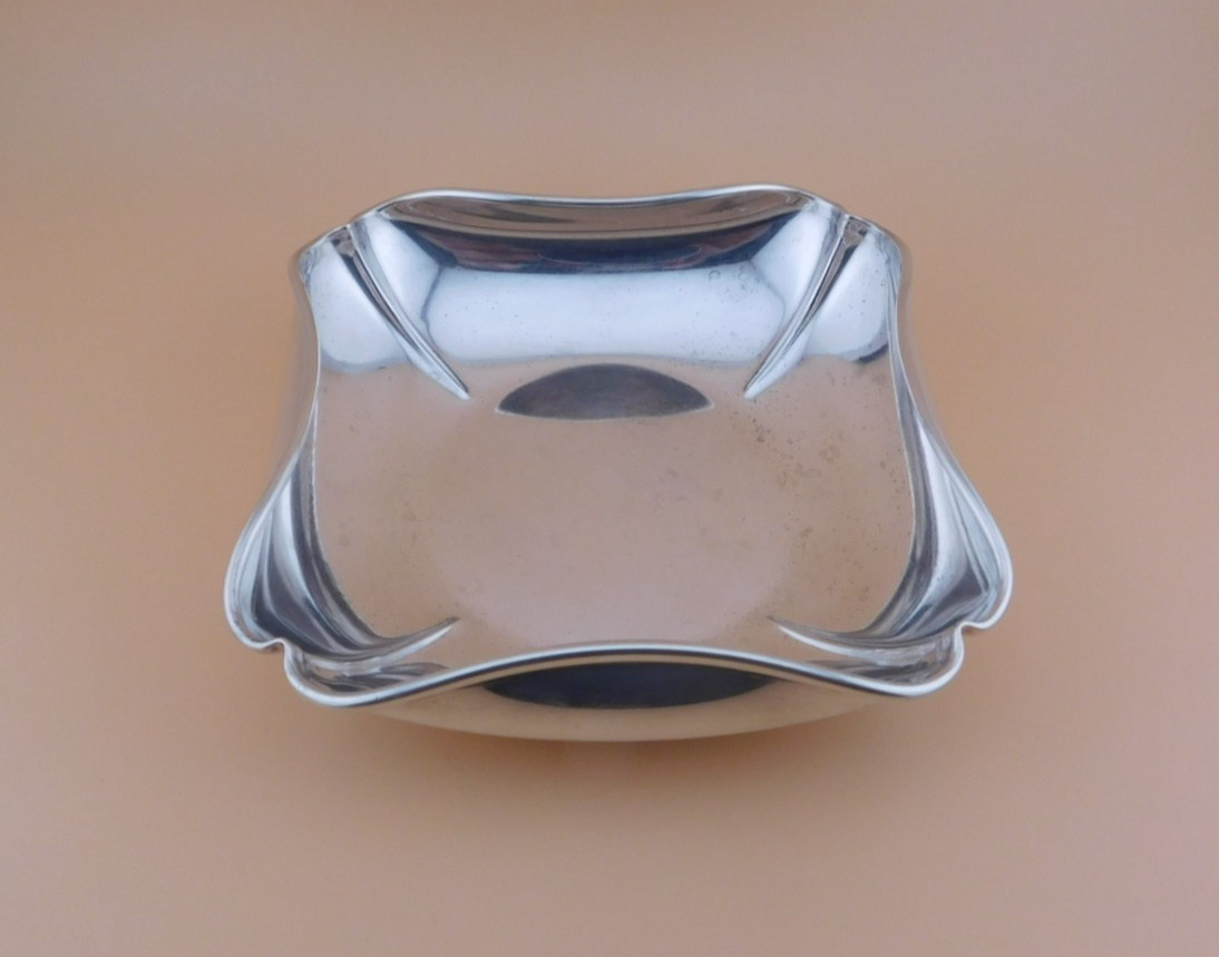 RANDAHL Sterling Silver Nut / Candy Dish ~ 6 1/2″ Diag. ~ 154g