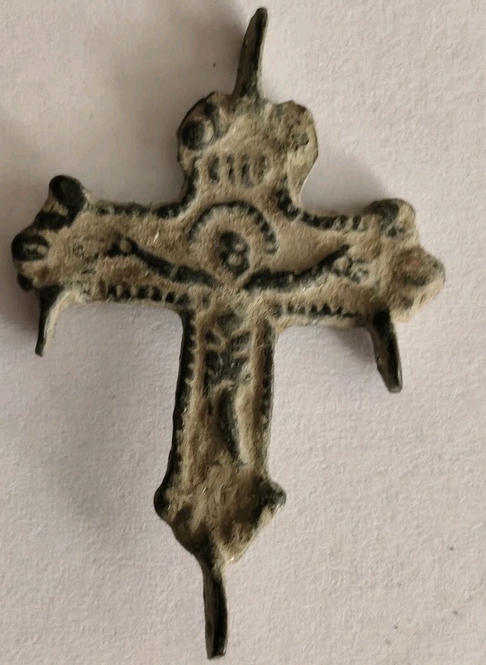 WEARABLE LATE MEDIEVAL EUROPEAN BRONZE CRUXIFIX PENDANT 1500-1600 AD