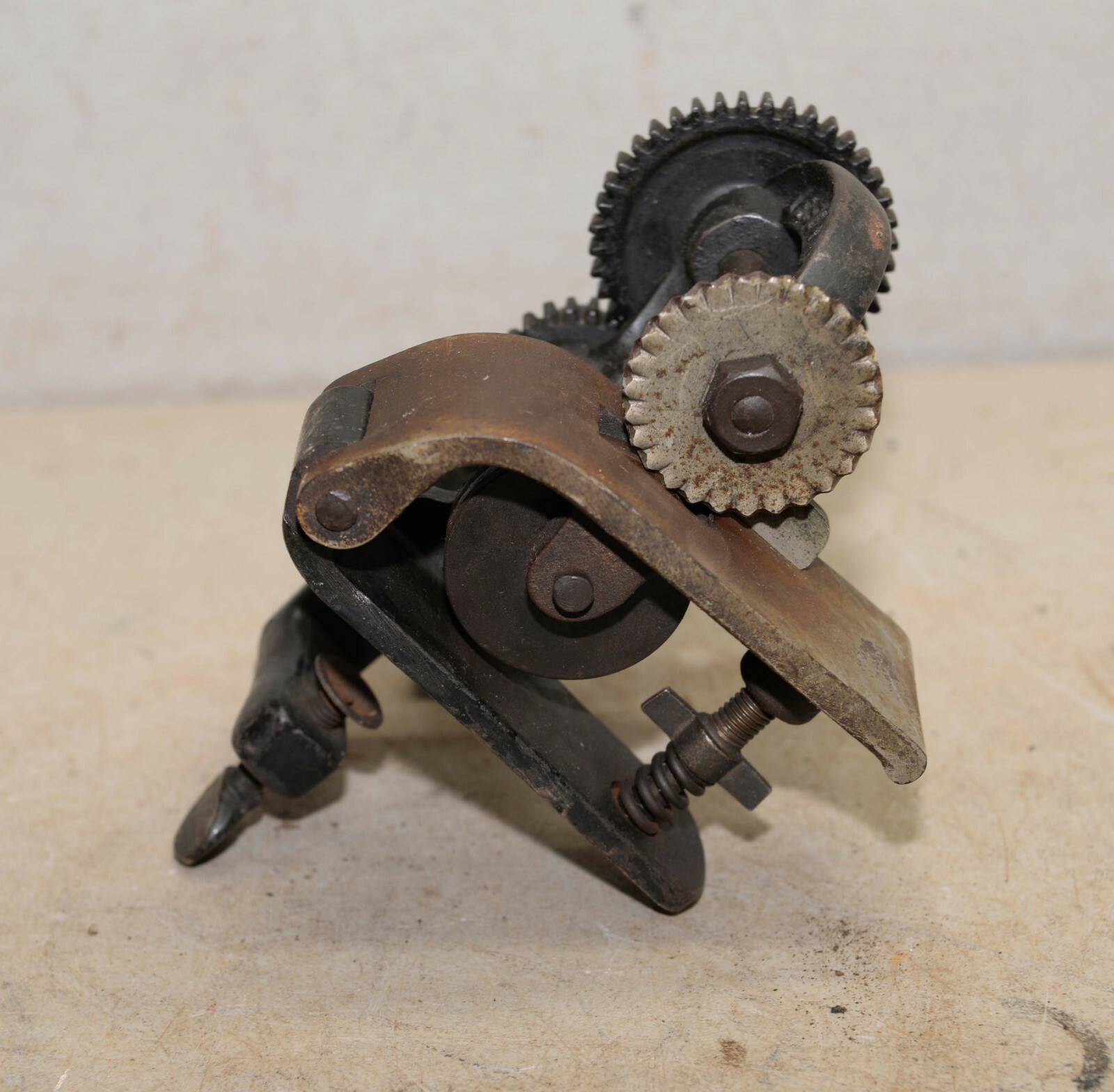 Rare 1917 Defiance Button Pinking machine iron gear sewing tool collectible