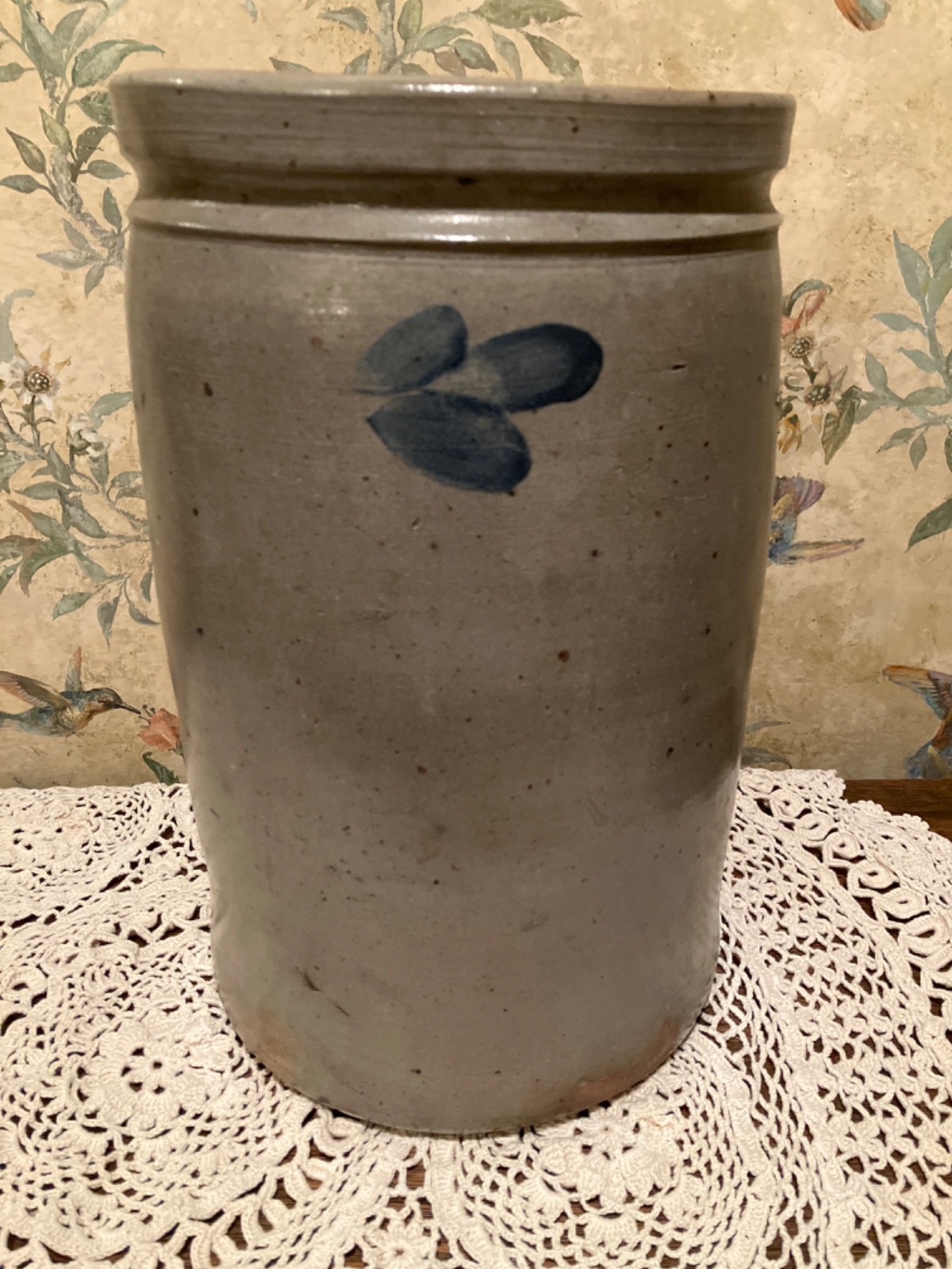 Antique Salt Glazed 1 1/2 Gal. 3 leaf Pattern Stoneware Crock 12” H x 7” Wi
