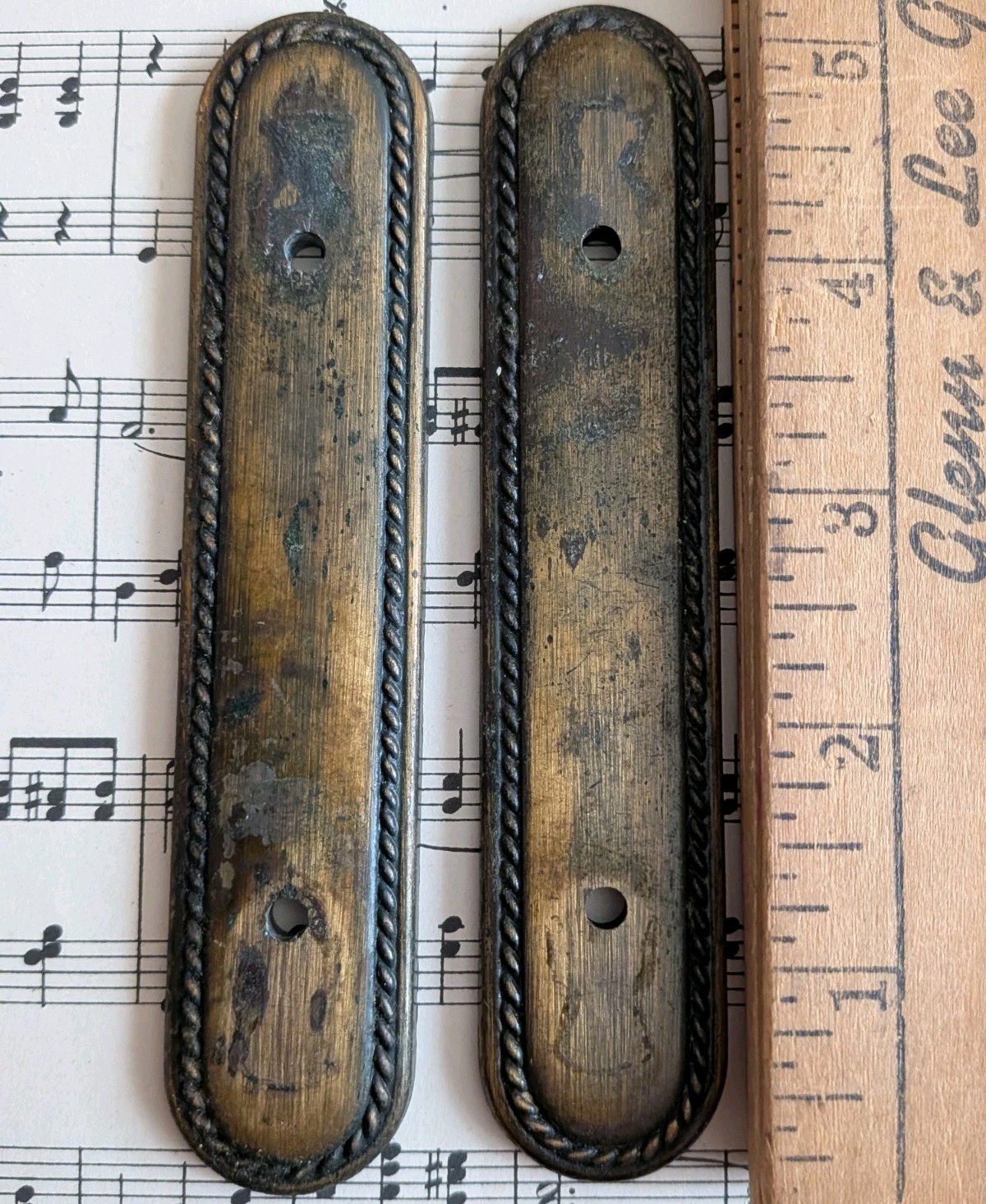 Vtg Brass Drawer Pull Backplate Pair Rope Edge Escutcheon Plate Set Mid Cen 4.5″