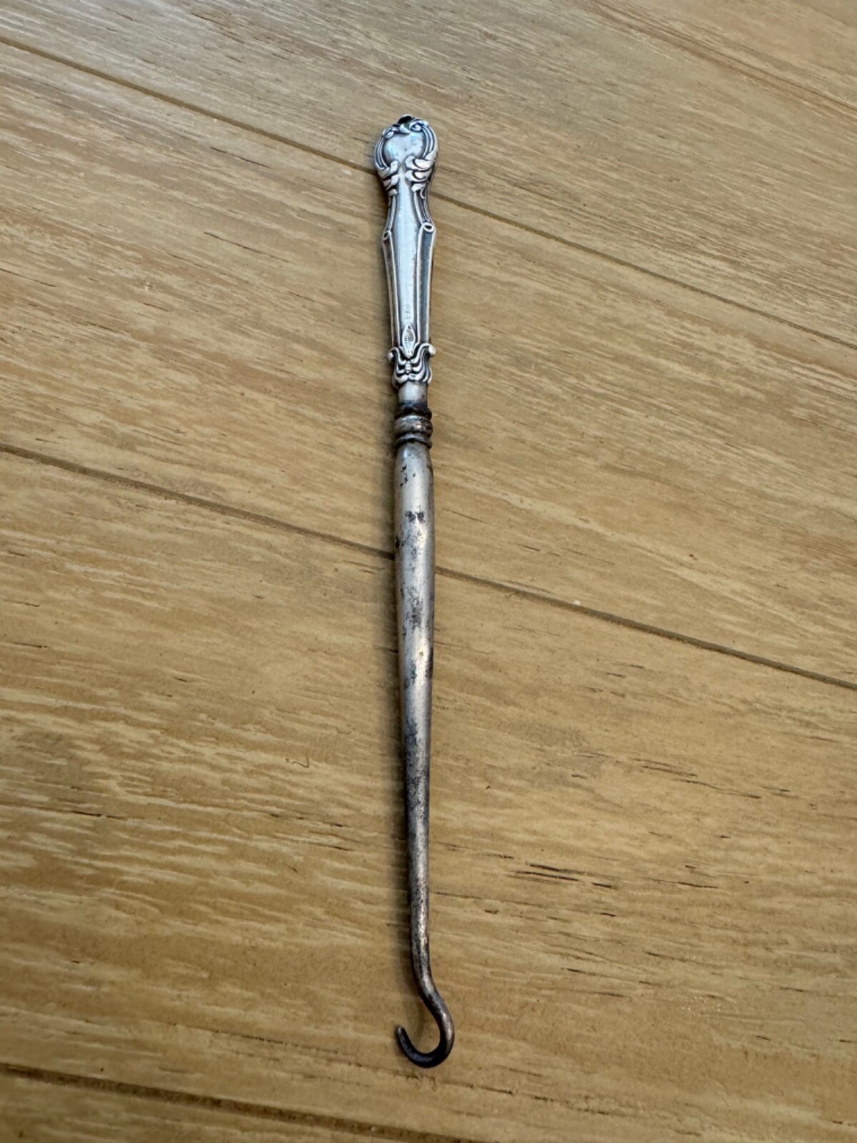 Antique English Hallmarked Sterling Silver Handle Button Hook w Scrolling Design