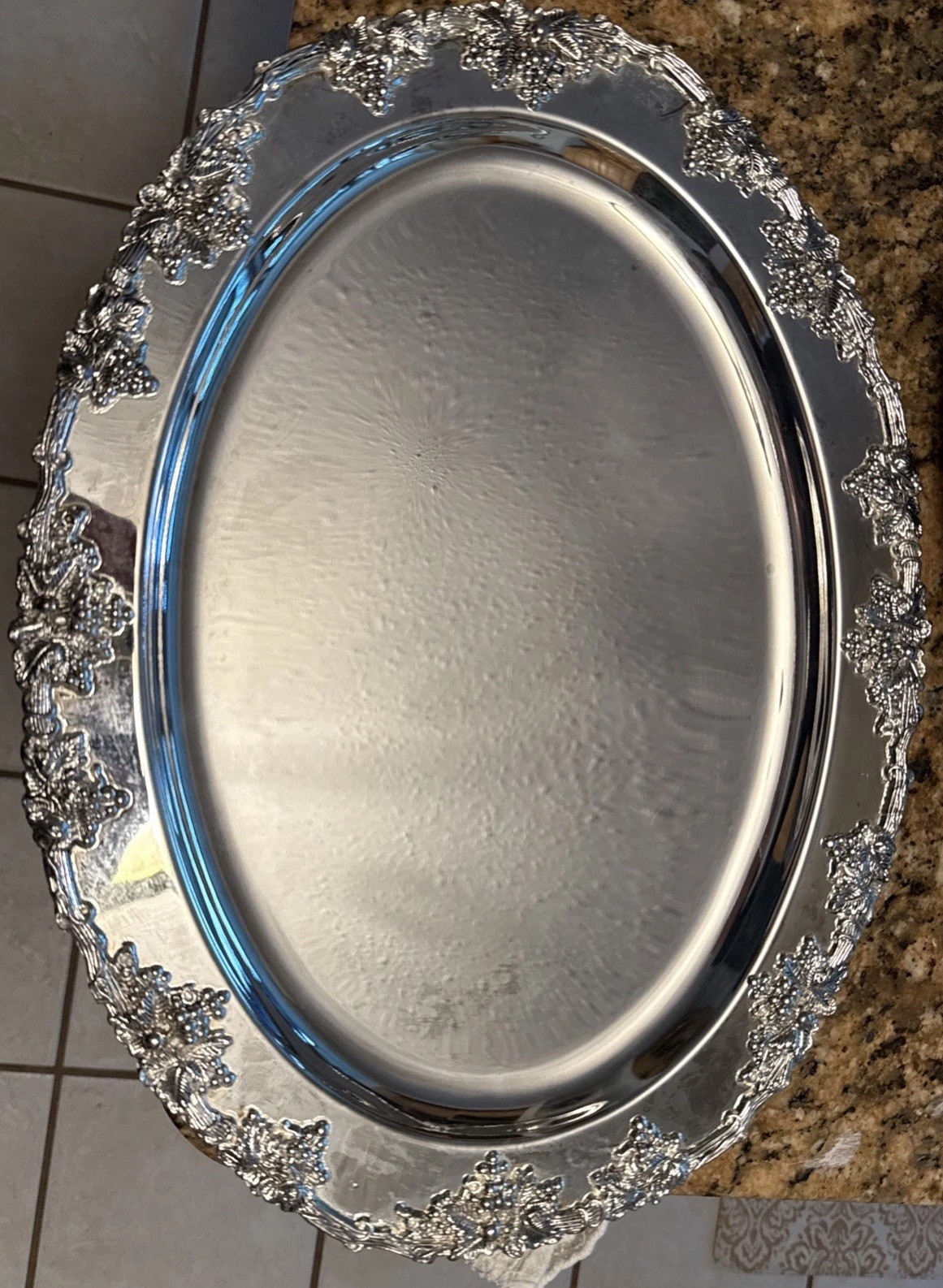 Godinger Silver Art Co oval serving platter, 16″ X 11.5 grapevine design etched
