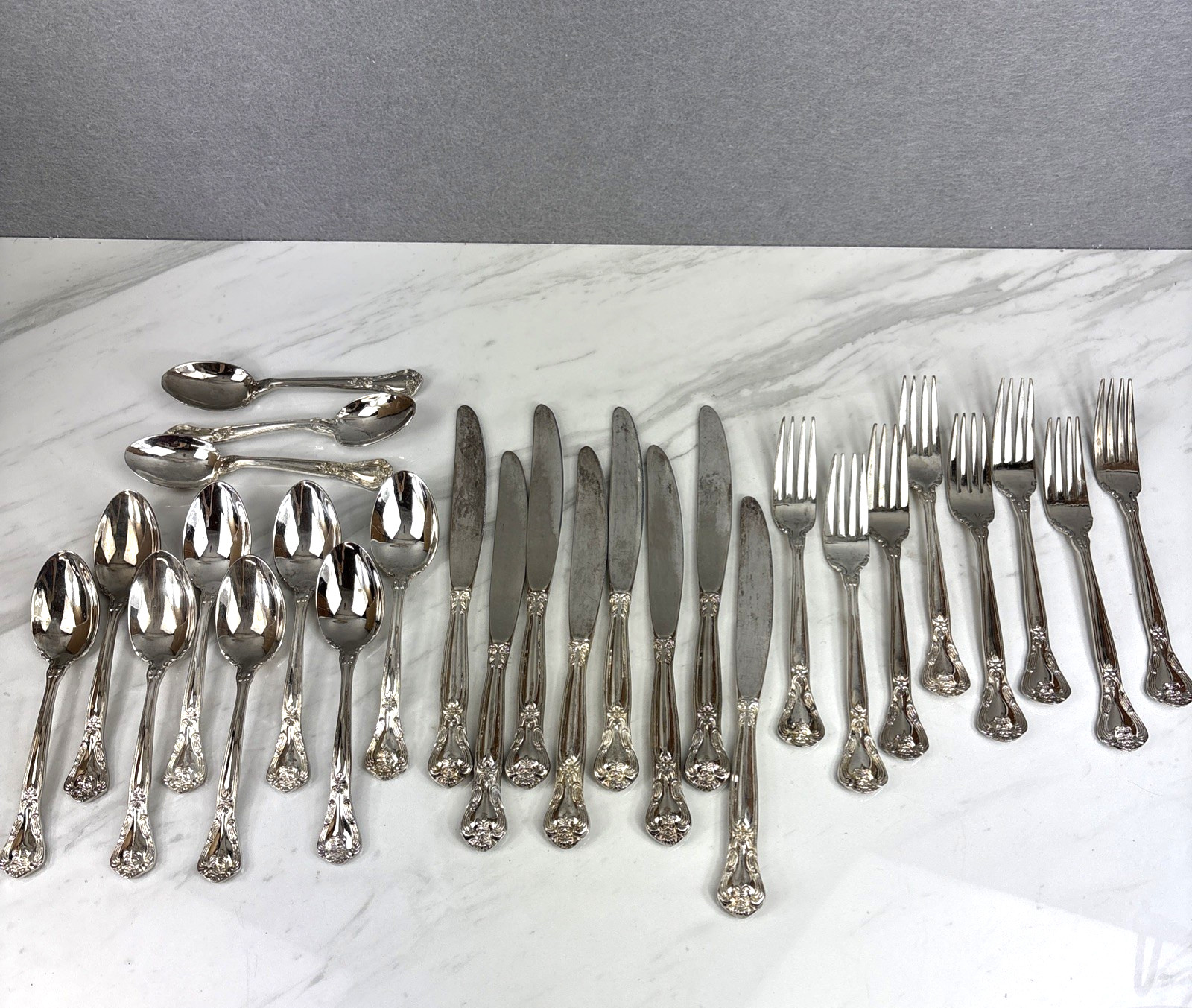Godinger Silver -Plated Flatware Grand Master 27 pieces Fleur-De-Lis