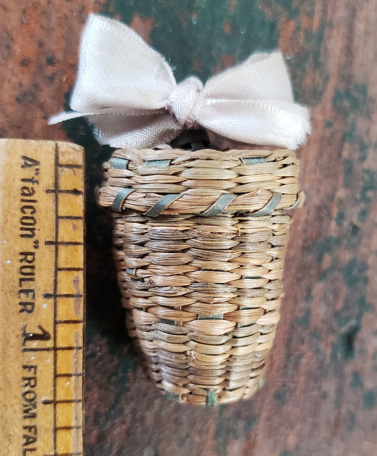 Antique N.E. MicMac Vintage MINIATURE Sweet Grass THIMBLE Sewing Tool Basket #2