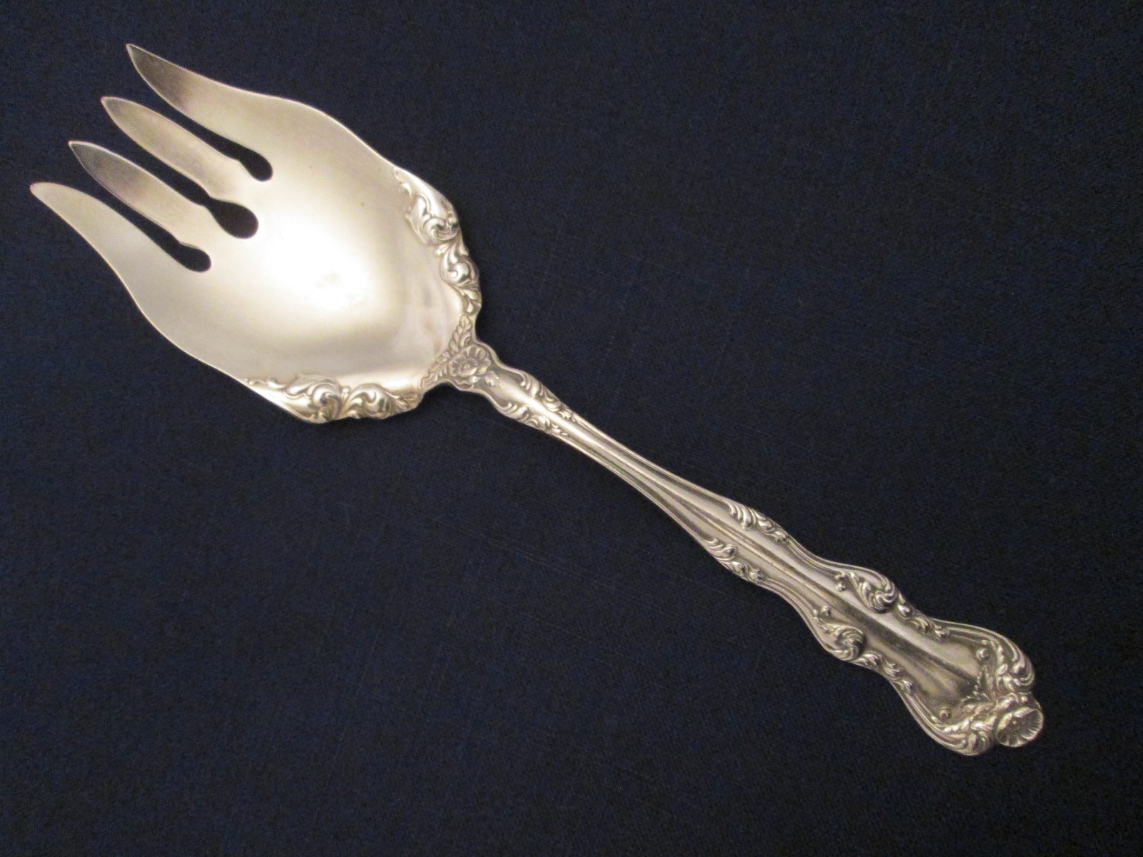 SALAD SERVING FORK! Vintage HOLMES & EDWARDS silverplate ORIENT VENICE lovely