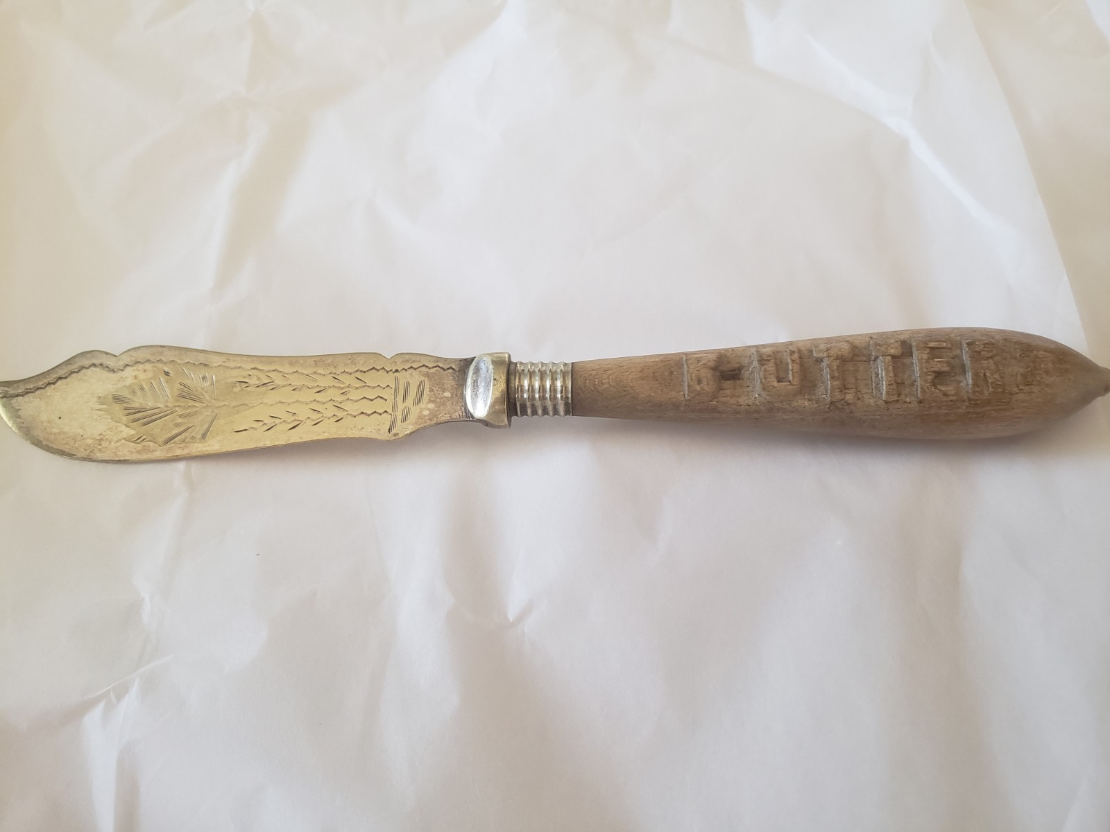 19th CENTURY ENGLISH ENGRAVED SILVER PLATED WOODEN CARVED HANDLE BUTTER KNIFE