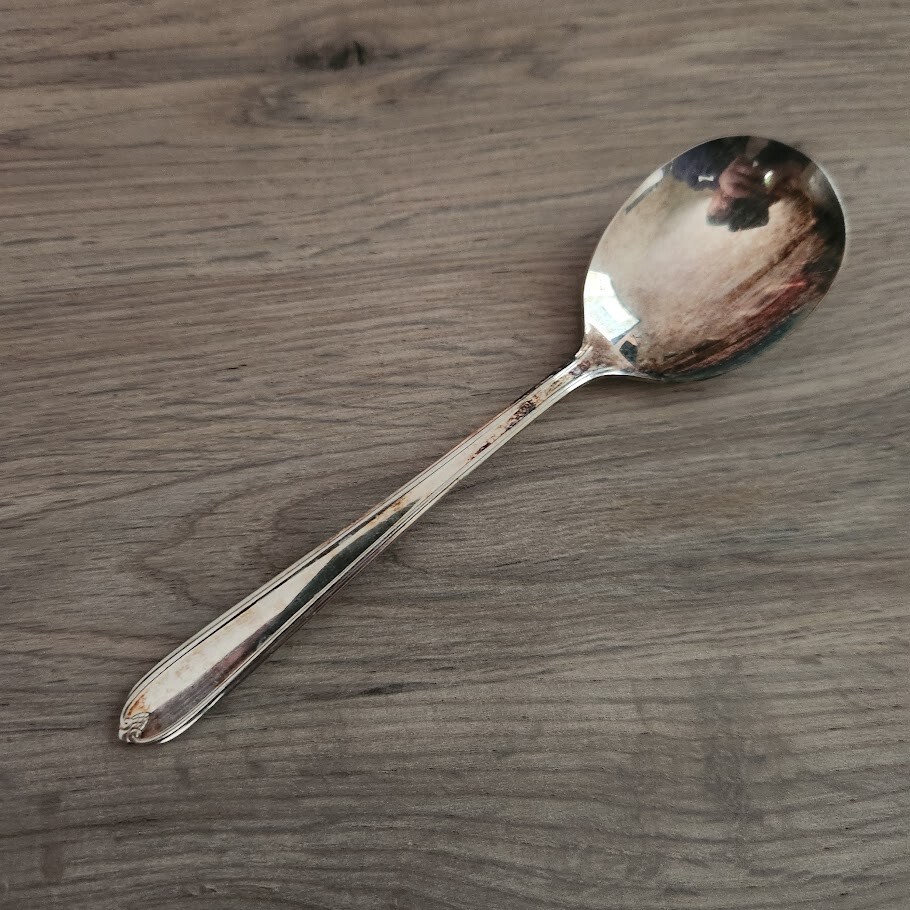 Oneida Silver Longchamps Chaumont Sugar Spoon 6 1/8″ Silverplate 1935