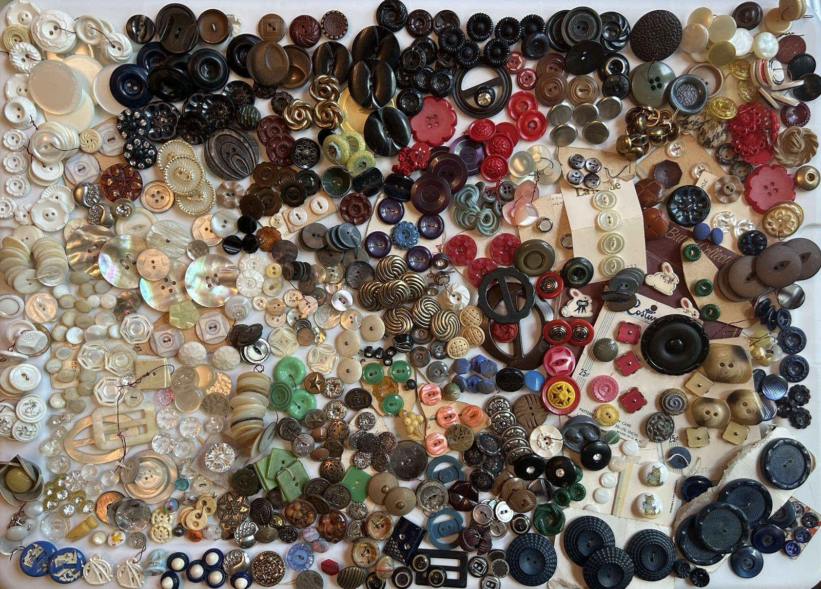 3 lb Lot of Antique Vtg Buttons Shell Deco Metal Glass Plastic Bakelite Bone