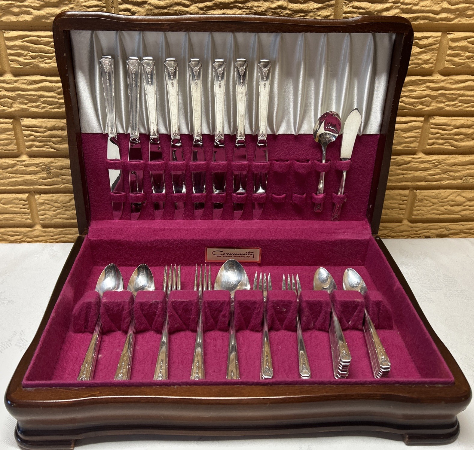 Oneida Community Milady Silverplate Flatware Set (50 Pcs) & Wooden Box 1940s GUC