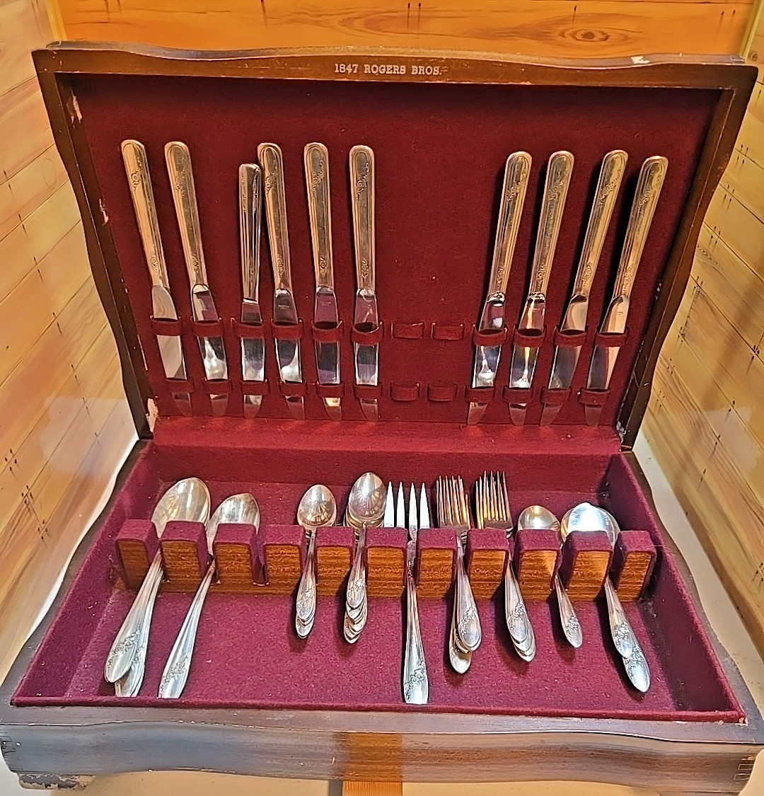 Vintage Oneida Community Tudor Plate Flatware Set with Box; 40 Pieces
