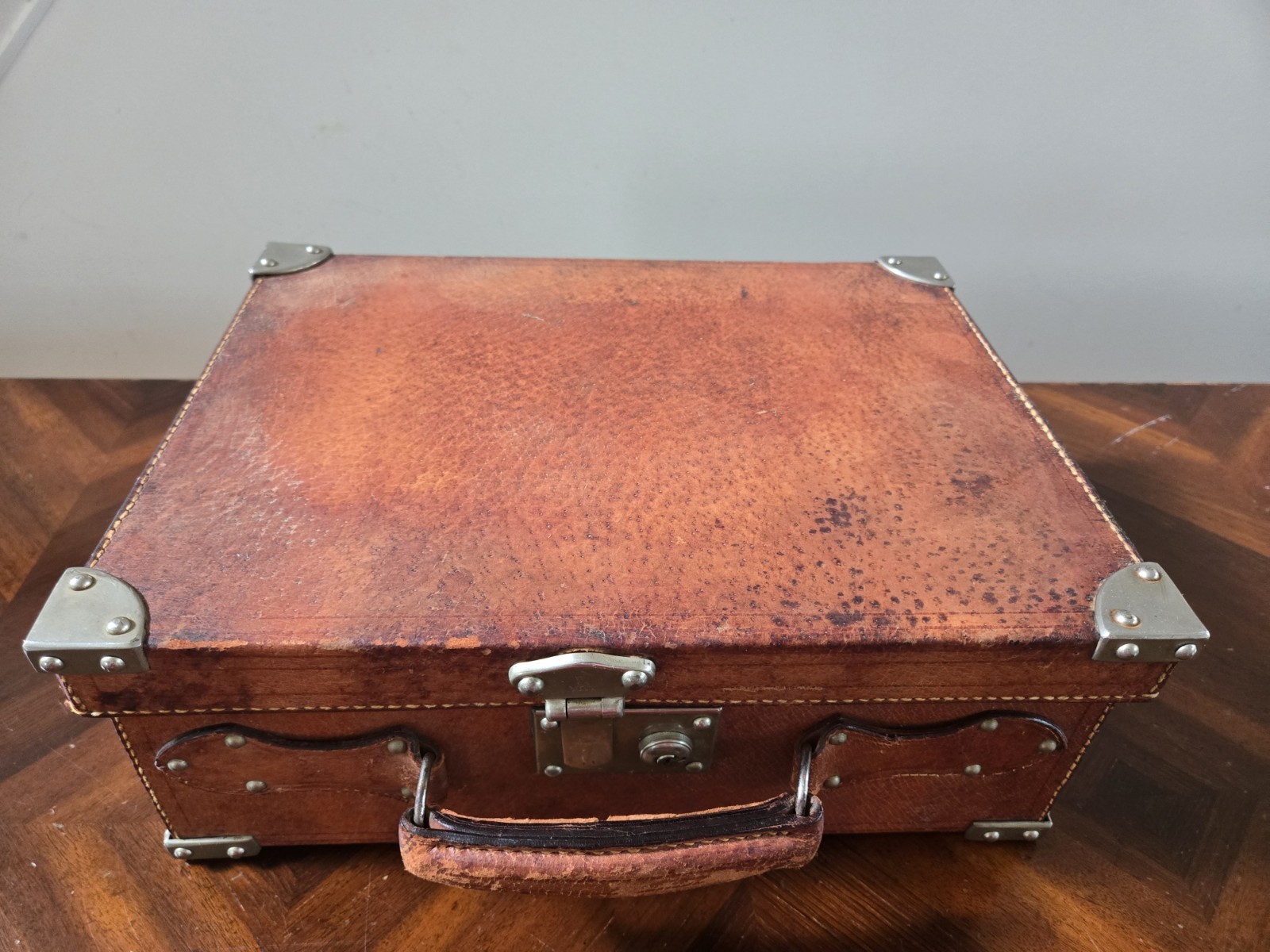 Antique Leather Shooting Shotgun Ammunition Cartridge Case Gentleman’s Decor