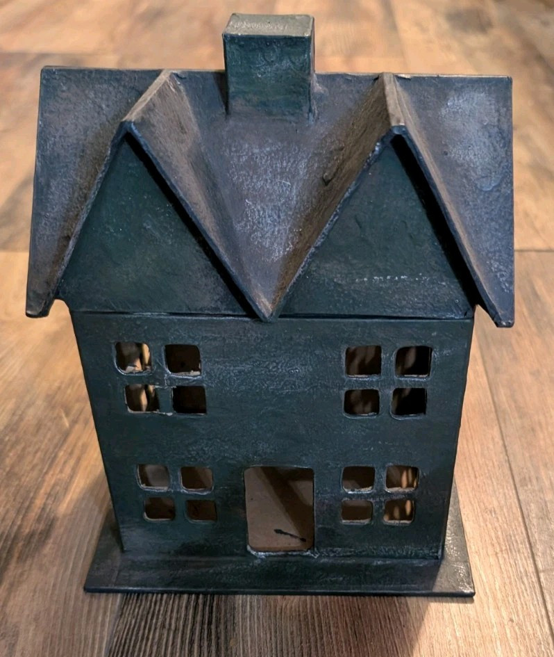 Primitive Folk Art FarmHouse Box Black Green w Lid 8 ” H 7″ L 5.5″ W