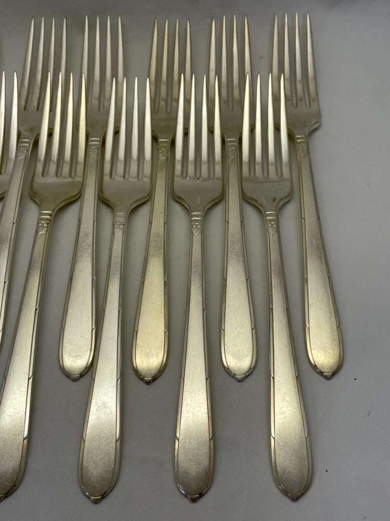 VINTAGE 1935 ONEIDA SILVERPLATE BERKELEY SQUARE 12 DINNER FORKS