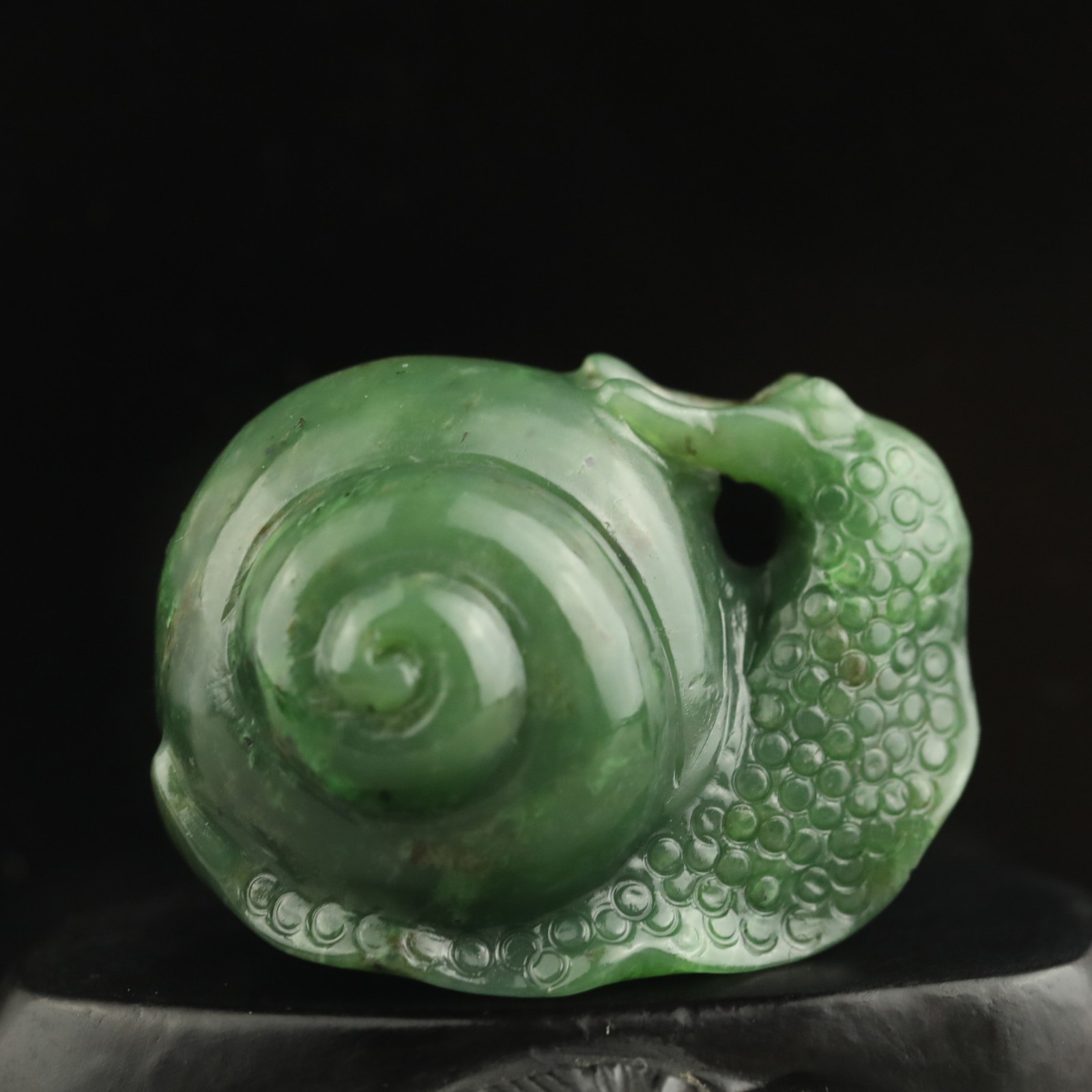 China Natural hetian green Jade Hand Carved Statue snail pendant t