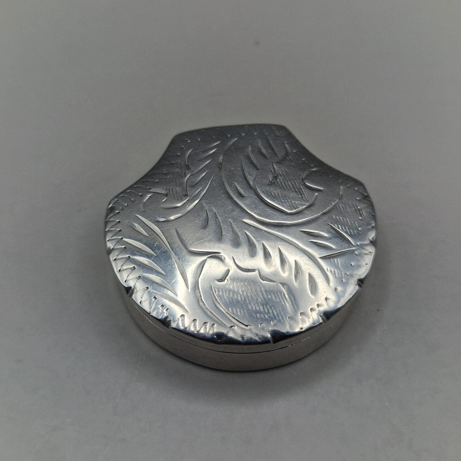 Solid Silver Pill Box Bright Cut Scrolls by Douglas Pell Silverware London 1995