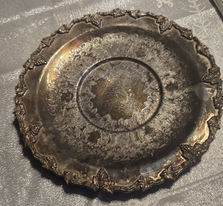 vintage silver-plated serving tray by Essay canada, Old English reproduction2511