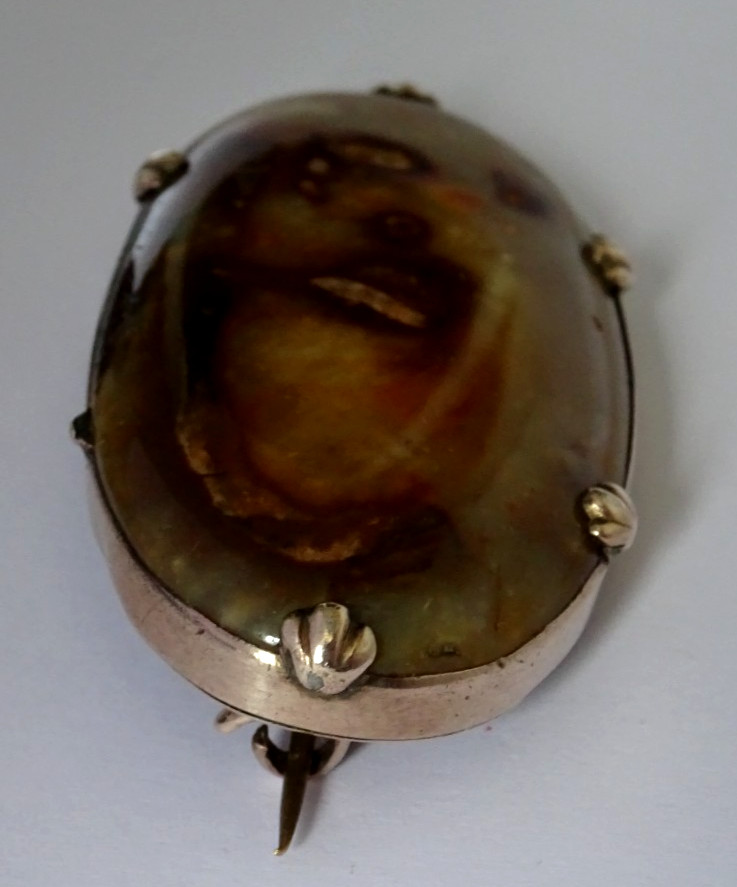 Antique large 2″ x 1.1″ solid 14ct rose gold framed agate brooch