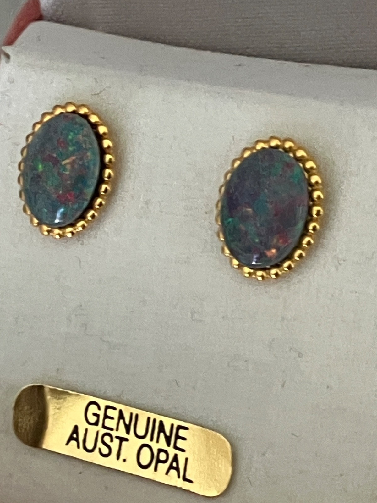 VINTAGE GENUINE AUSTRALIAN OPAL OVAL STUD EARRINGS GOLD TONE .25″ ORIGINAL BOX